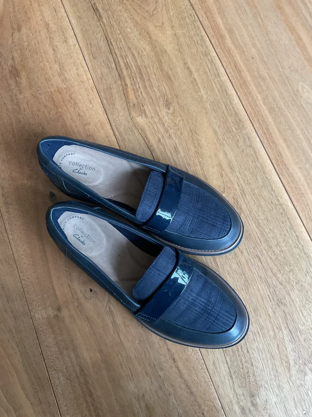 Clarks Collection Women's Loafers, Size 9.5 image indicator(3)