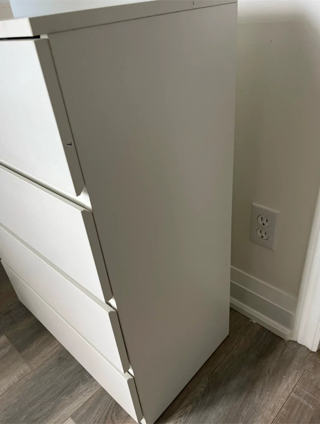 IKEA Hemnes White 4-Drawer Dresser image indicator(2)