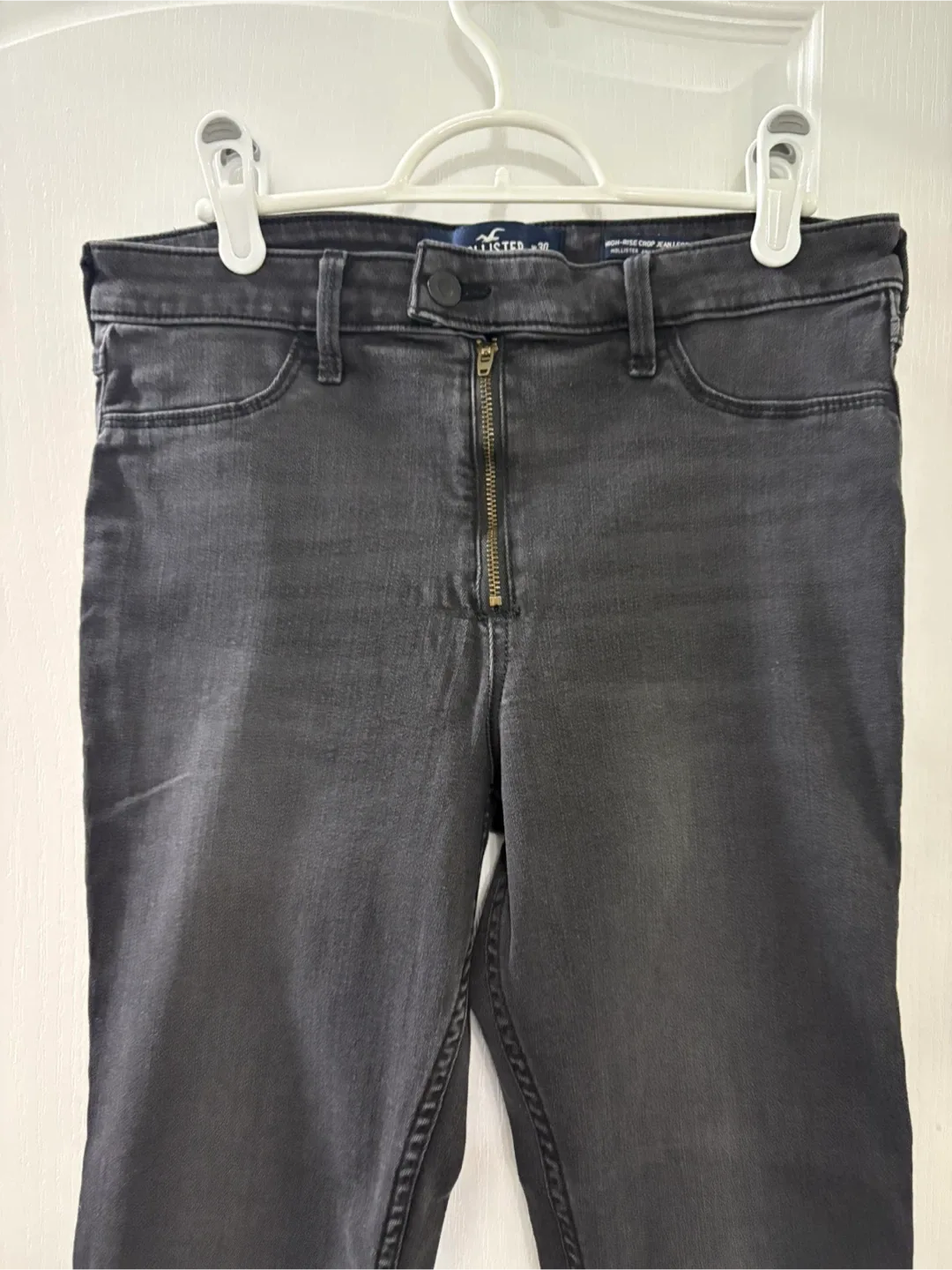 Hollister High-Rise Crop Jean Stretch - Size 30 thumbnail