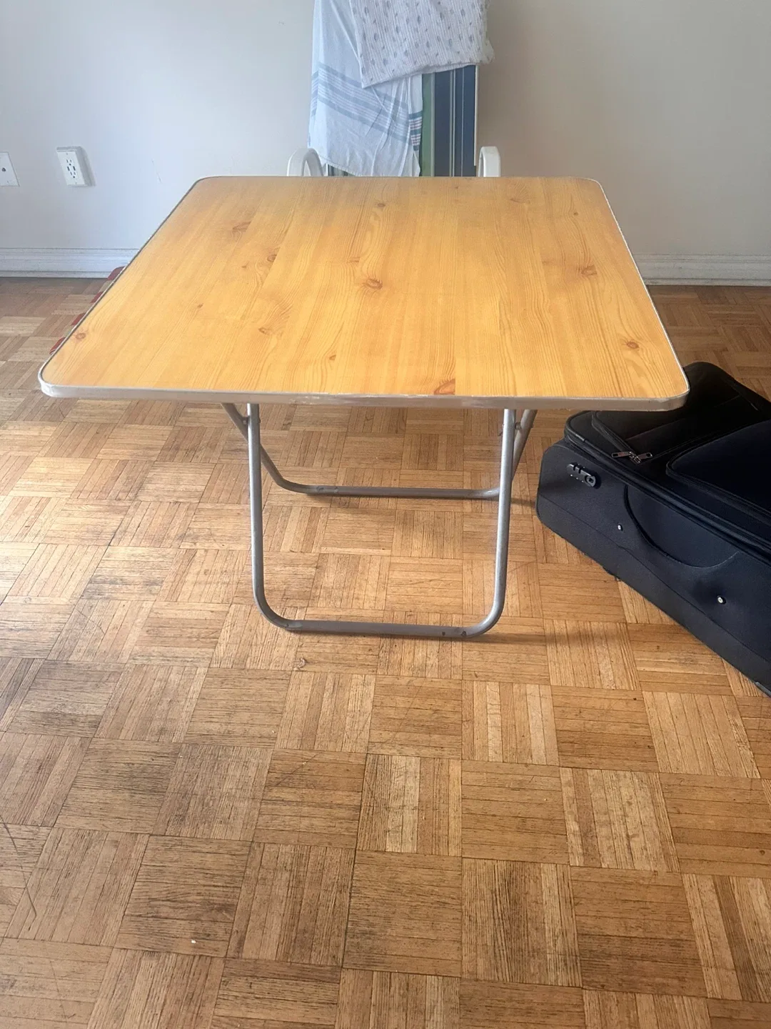 Table foldable thumbnail