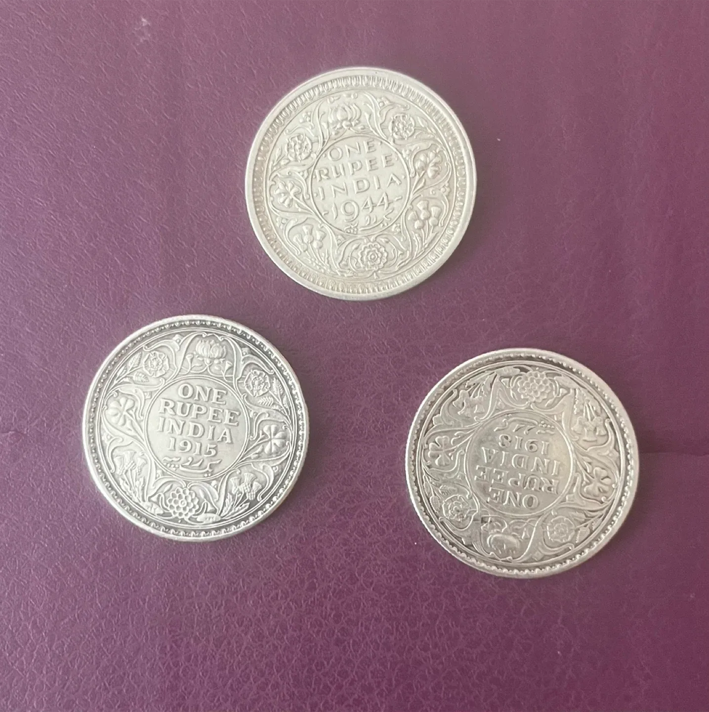Vintage Silver One Rupee India Coins image indicator(4)
