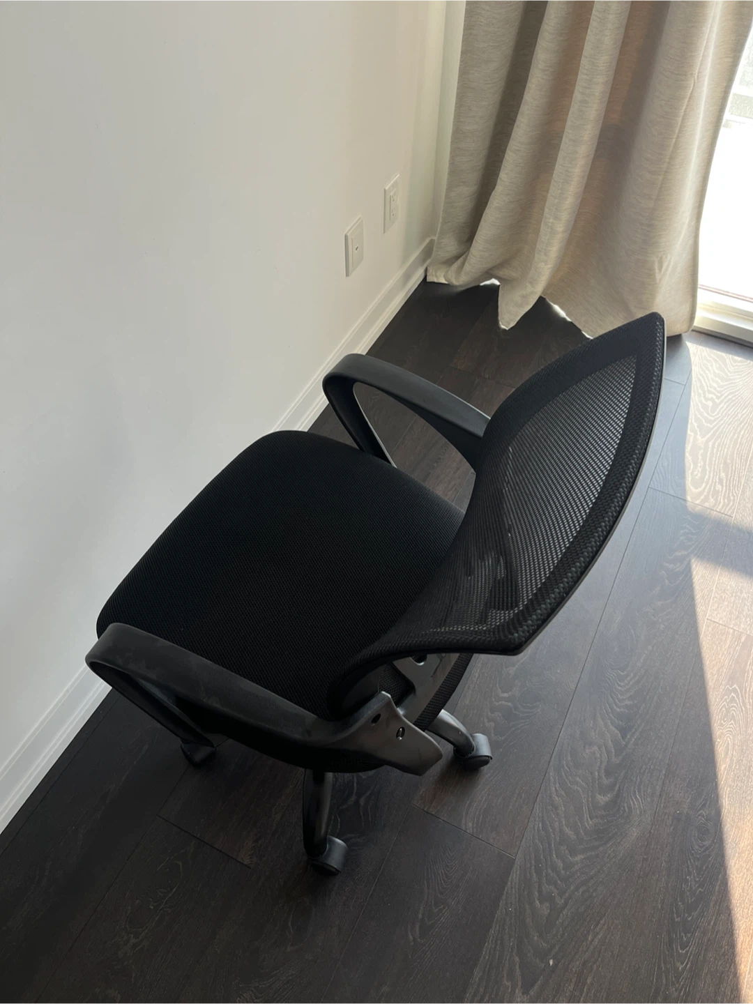 Black Mesh Office Chair(Really Good Condition!) - photo 3