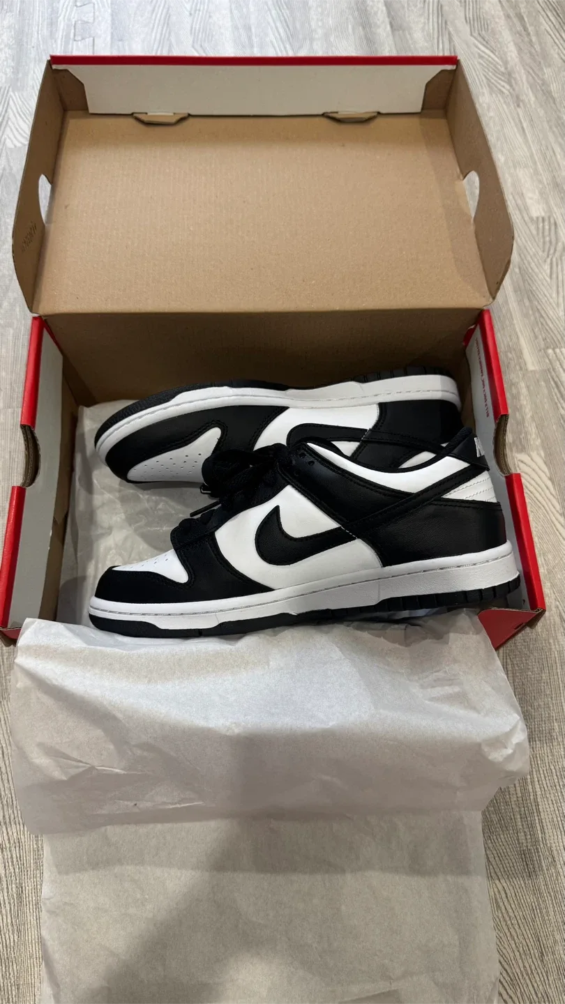 Nike Dunk Low GS Panda - Size 5.5Y - New in Box image indicator(5)