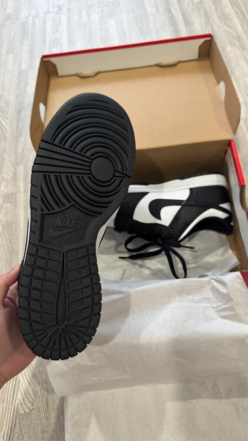 Nike Dunk Low GS Panda - Size 5.5Y - New in Box image indicator(3)