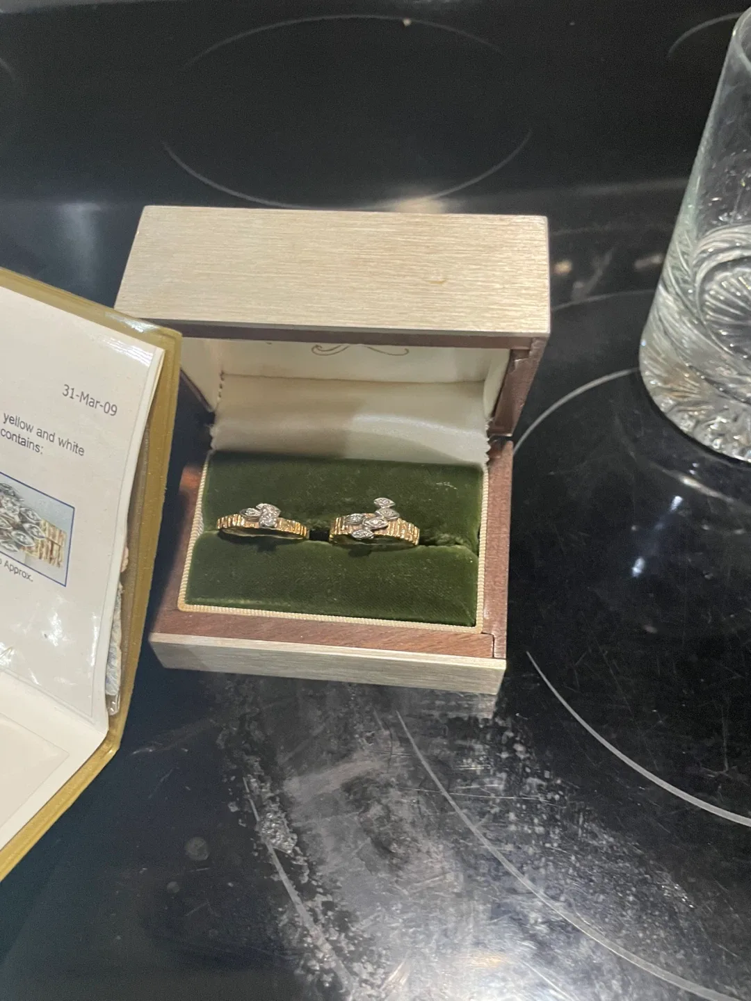 14-18kt Gold Diamond Wedding Ring Set image indicator(3)