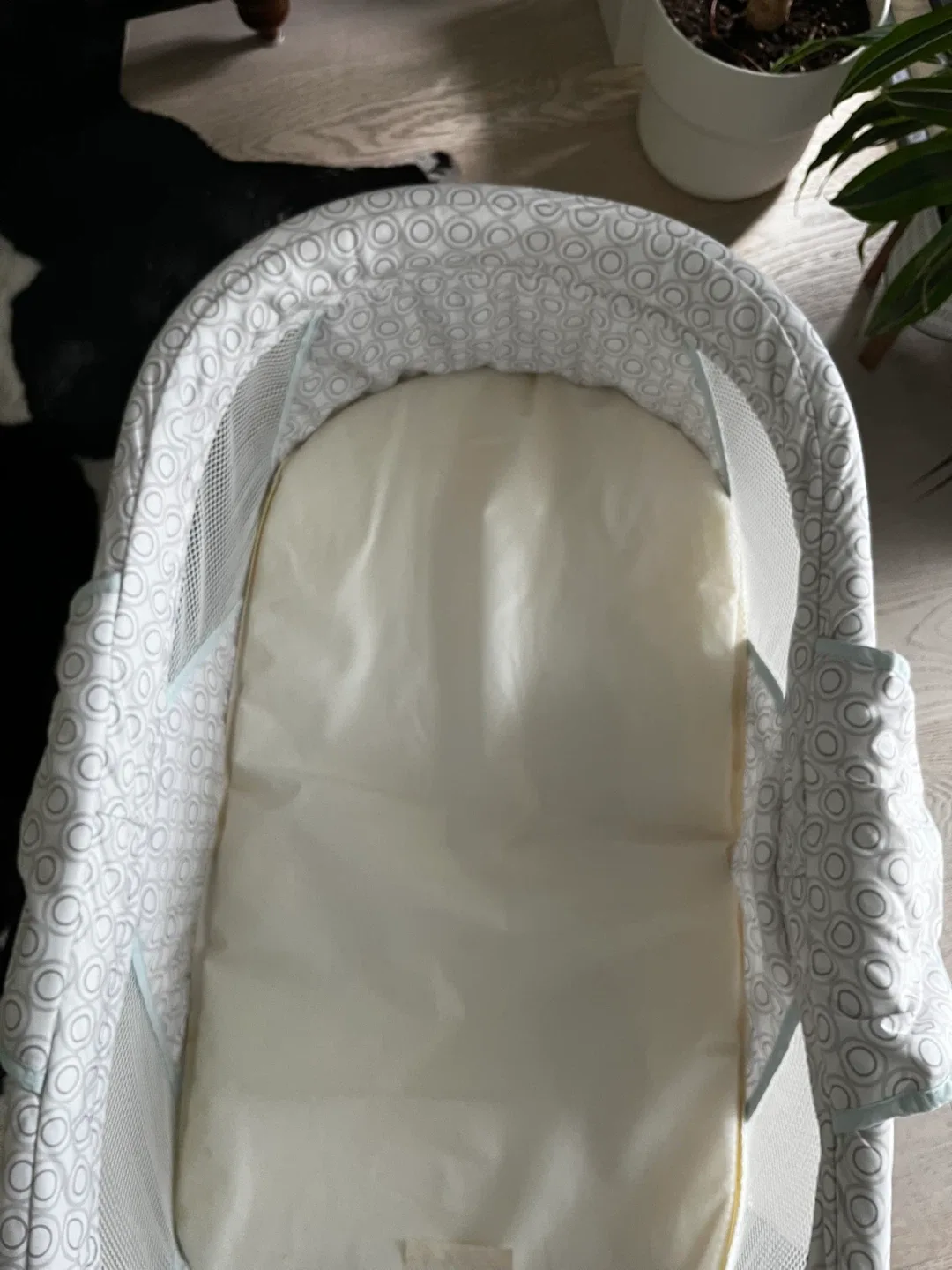 Newborn Bassinet - Like New Condition image indicator(9)