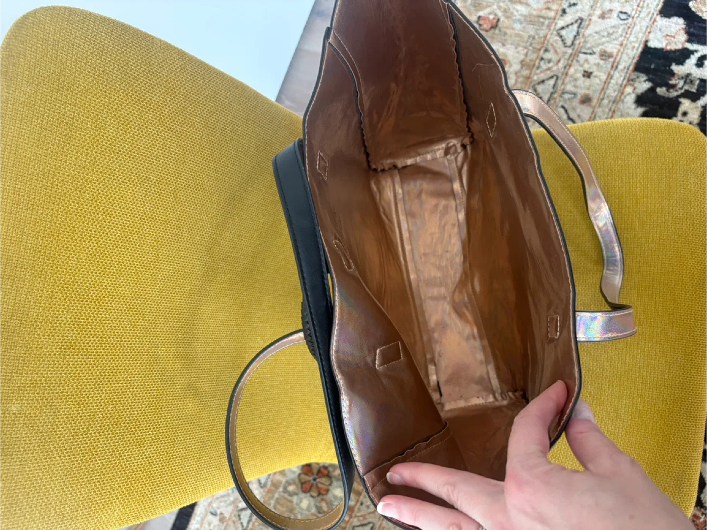 Black Tote Bag with Tassel image indicator(4)