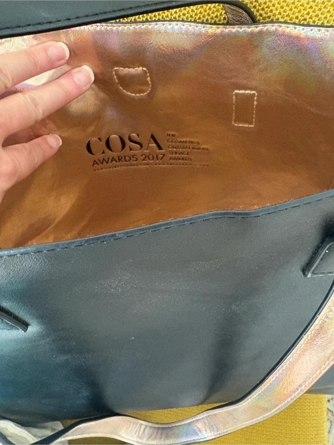 Black Tote Bag with Tassel image indicator(3)