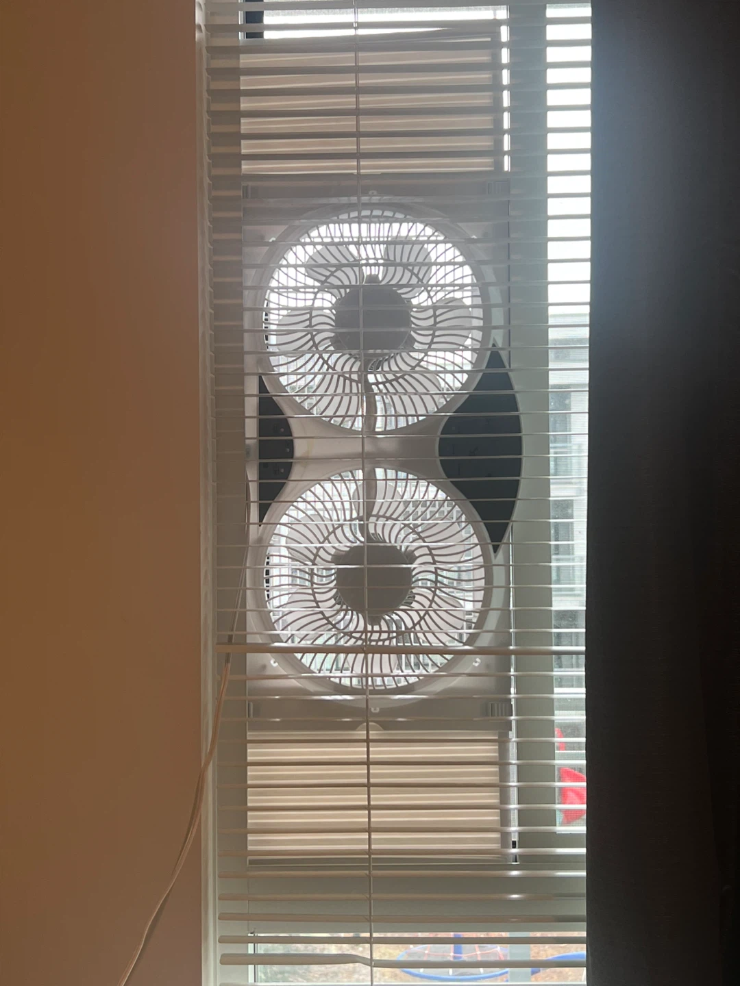 Hampton Bay 9-in Twin Window Fan w/ Remote - photo 2