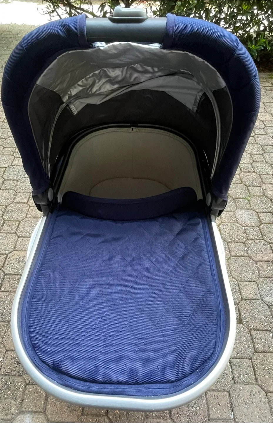 UPPAbaby Vista Stroller - Navy/Silver Frame with bassinet image indicator(4)