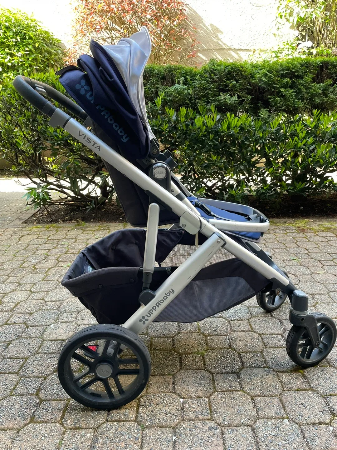 UPPAbaby Vista Stroller - Navy/Silver Frame with bassinet image indicator(5)