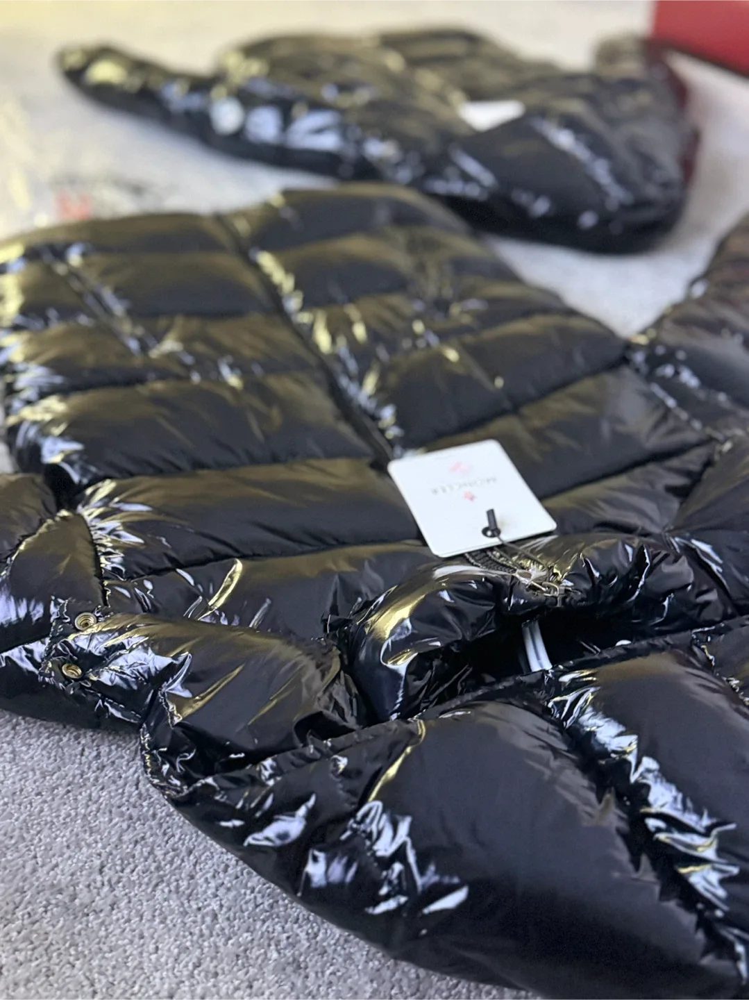 Monclizzy brand new never worn (size L fits like m) image indicator(7)