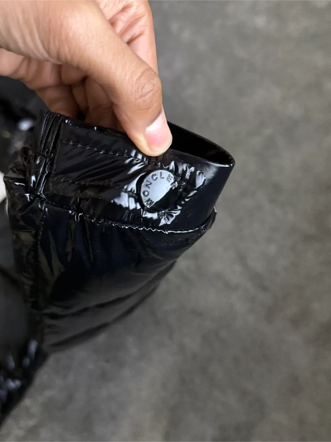 Monclizzy brand new never worn (size L fits like m) image indicator(5)