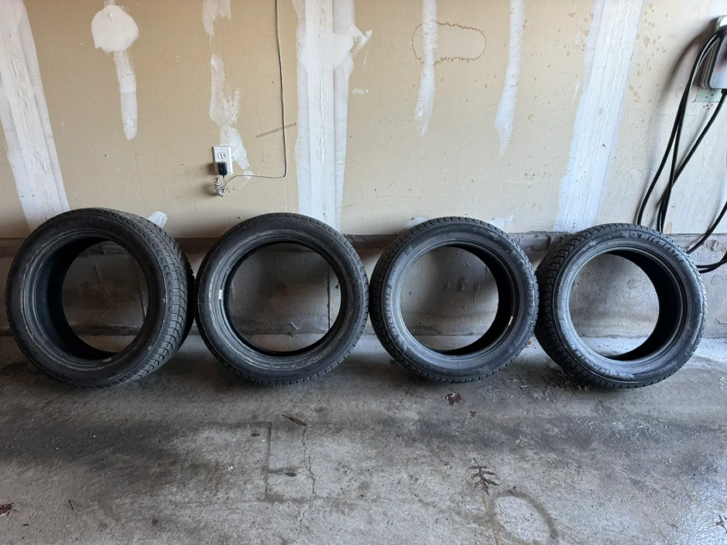 Michelin Studless Winter Tires - Set of 4 image indicator(8)