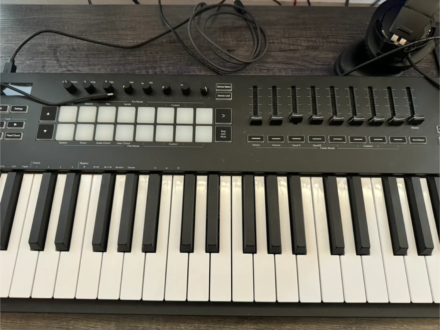 Novation Launchkey 88 Midi Keyboard image indicator(4)