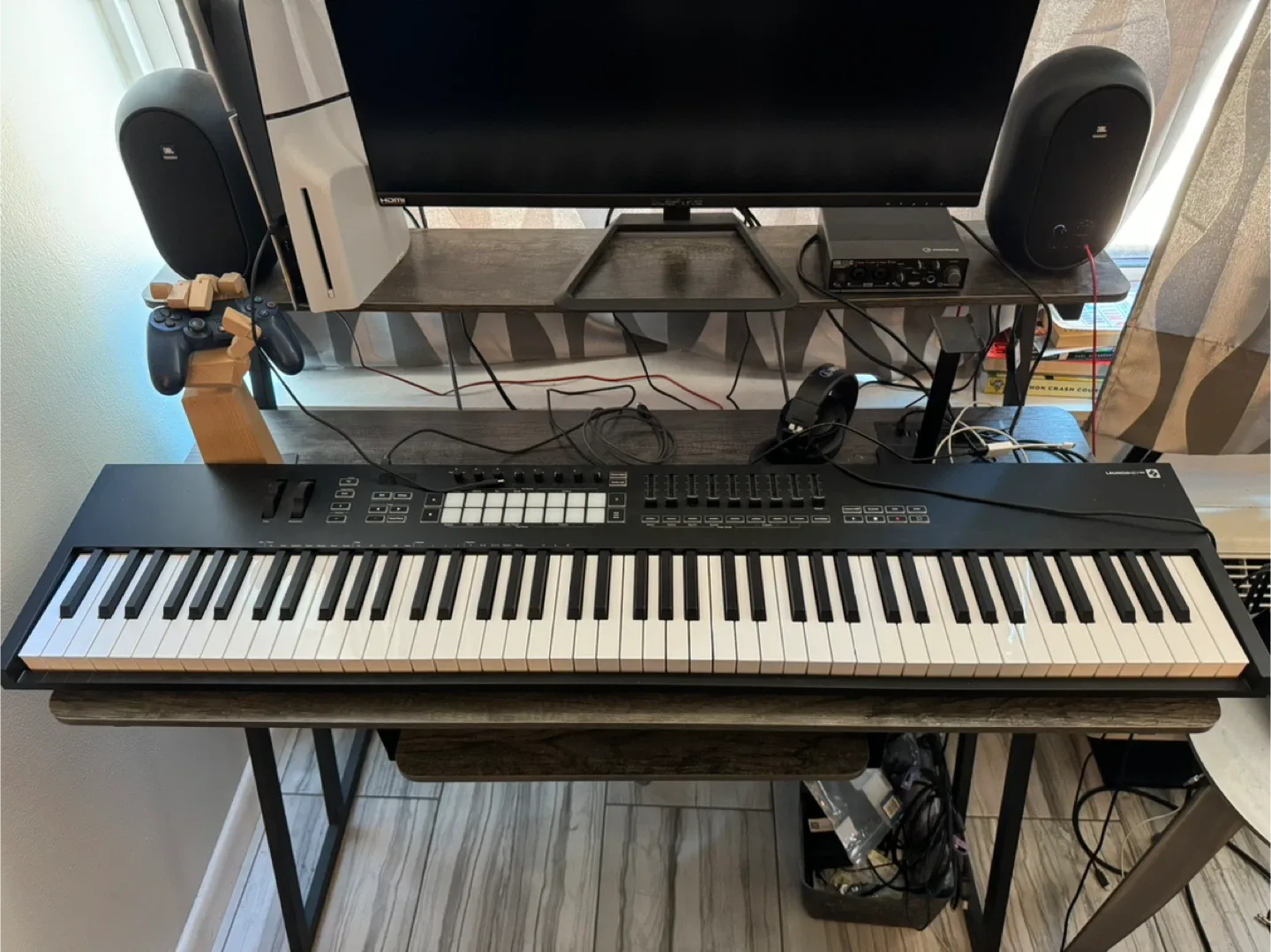 Novation Launchkey 88 Midi Keyboard image indicator(3)