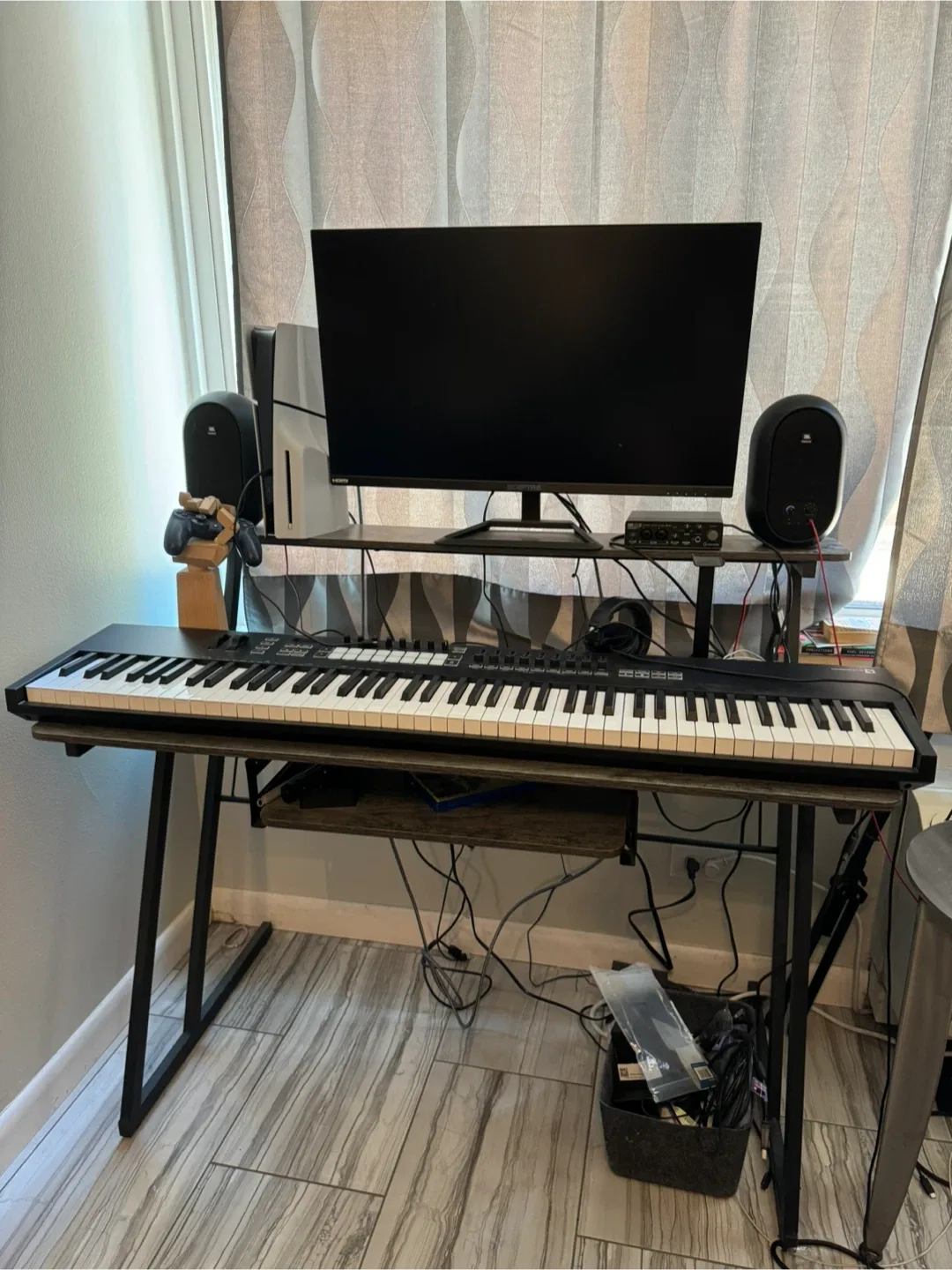 Novation Launchkey 88 Midi Keyboard image indicator(2)