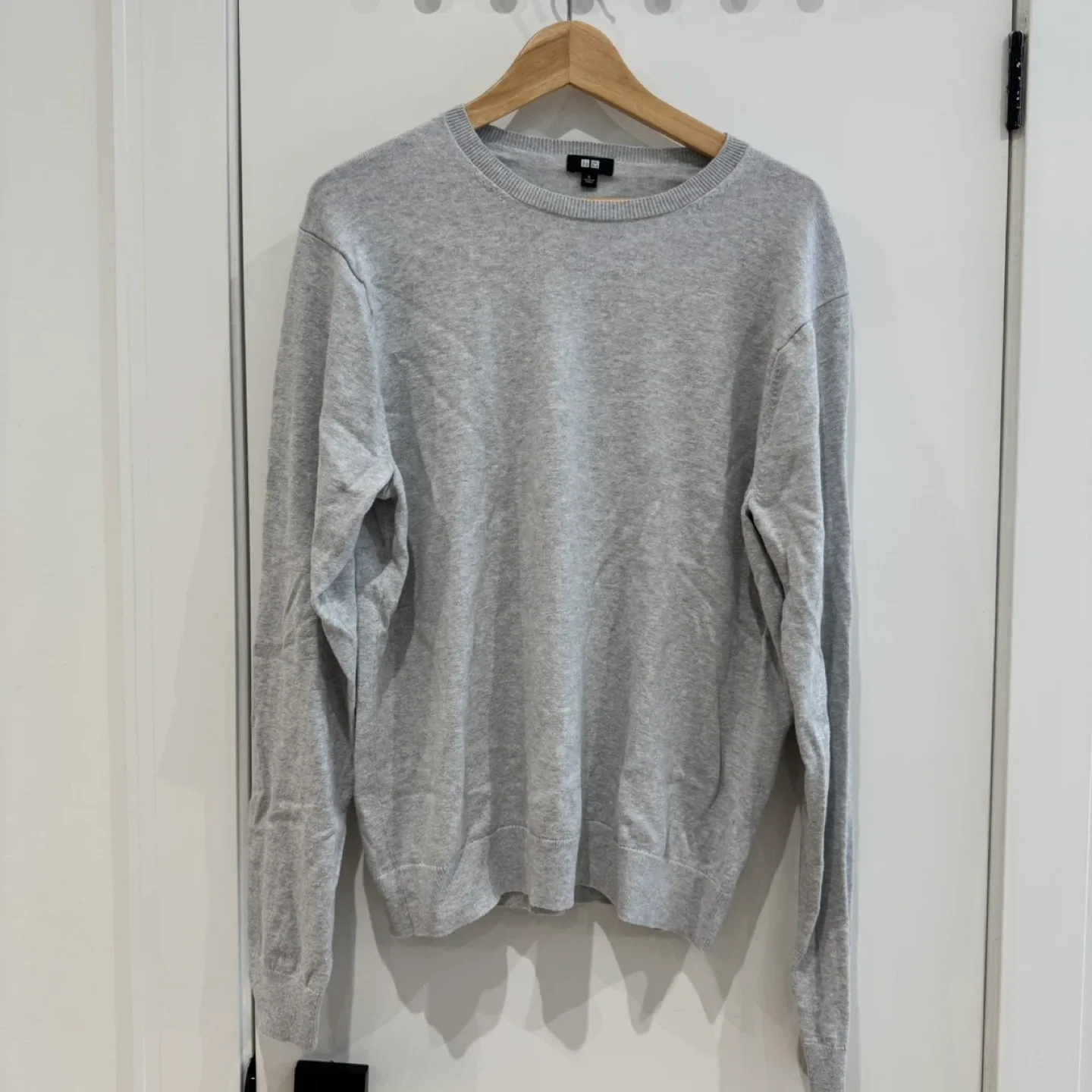 Uniqlo Grey Crew Neck Sweater thumbnail