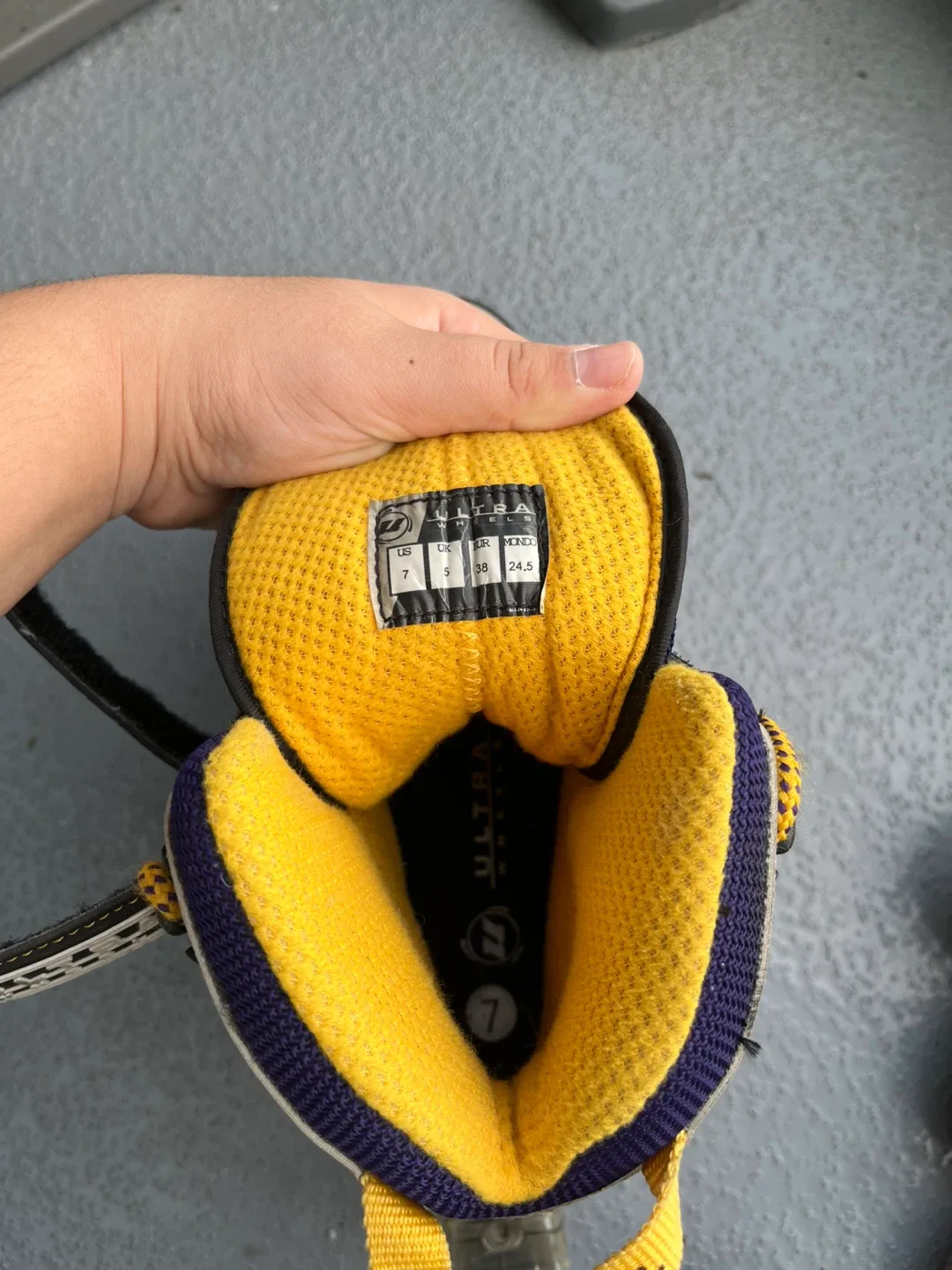 Ultra Wheels Roller Blades - Size 7 image indicator(3)