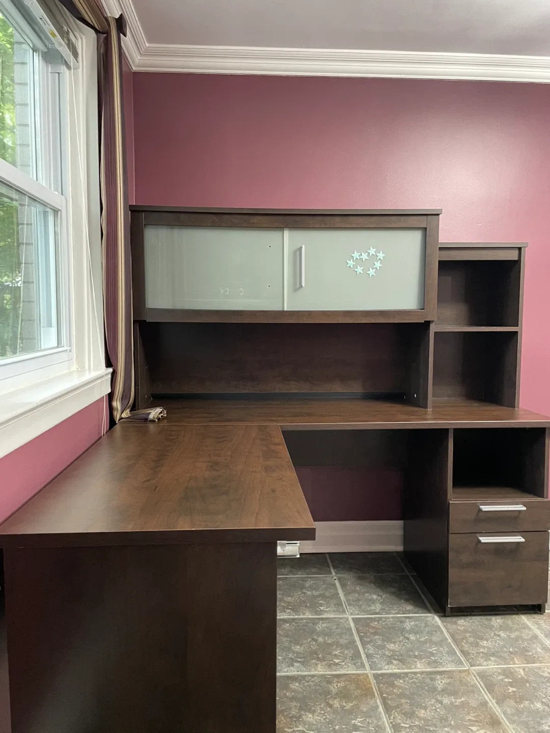 Dark Brown L-Shaped Desk with Hutch image indicator(2)
