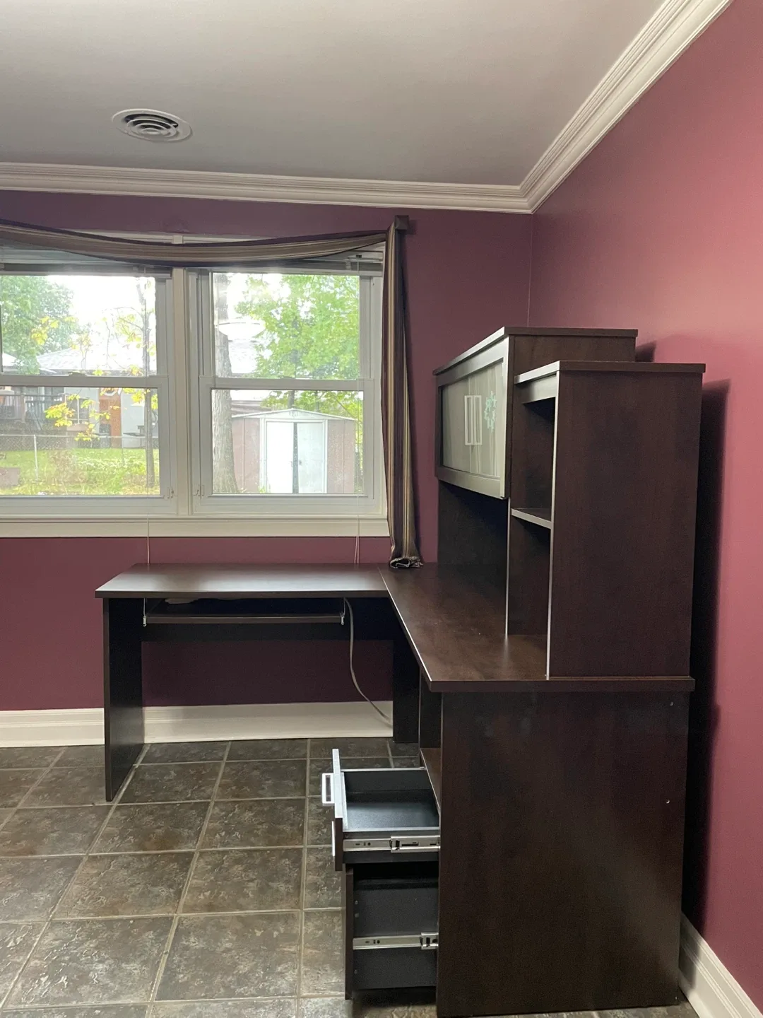 Dark Brown L-Shaped Desk with Hutch image indicator(3)