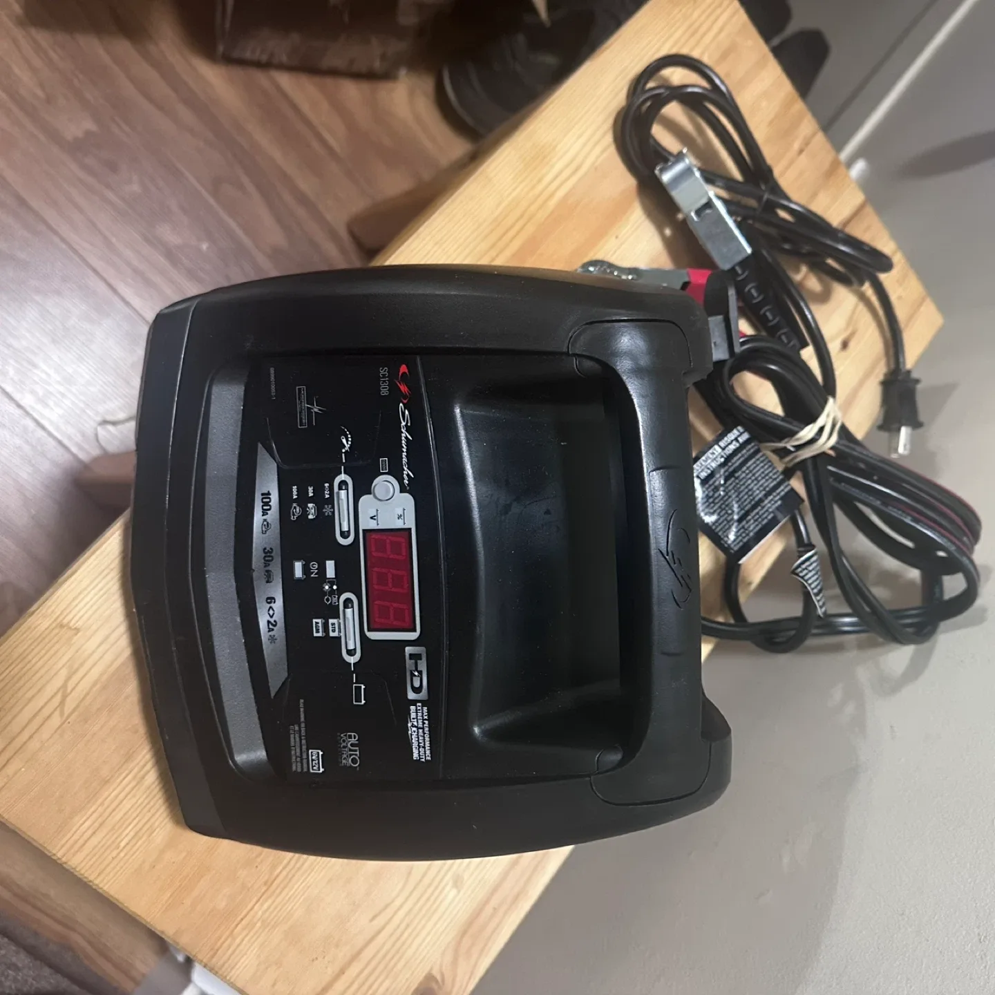 Schumacher  Battery Charger/Engine Starter image indicator(3)