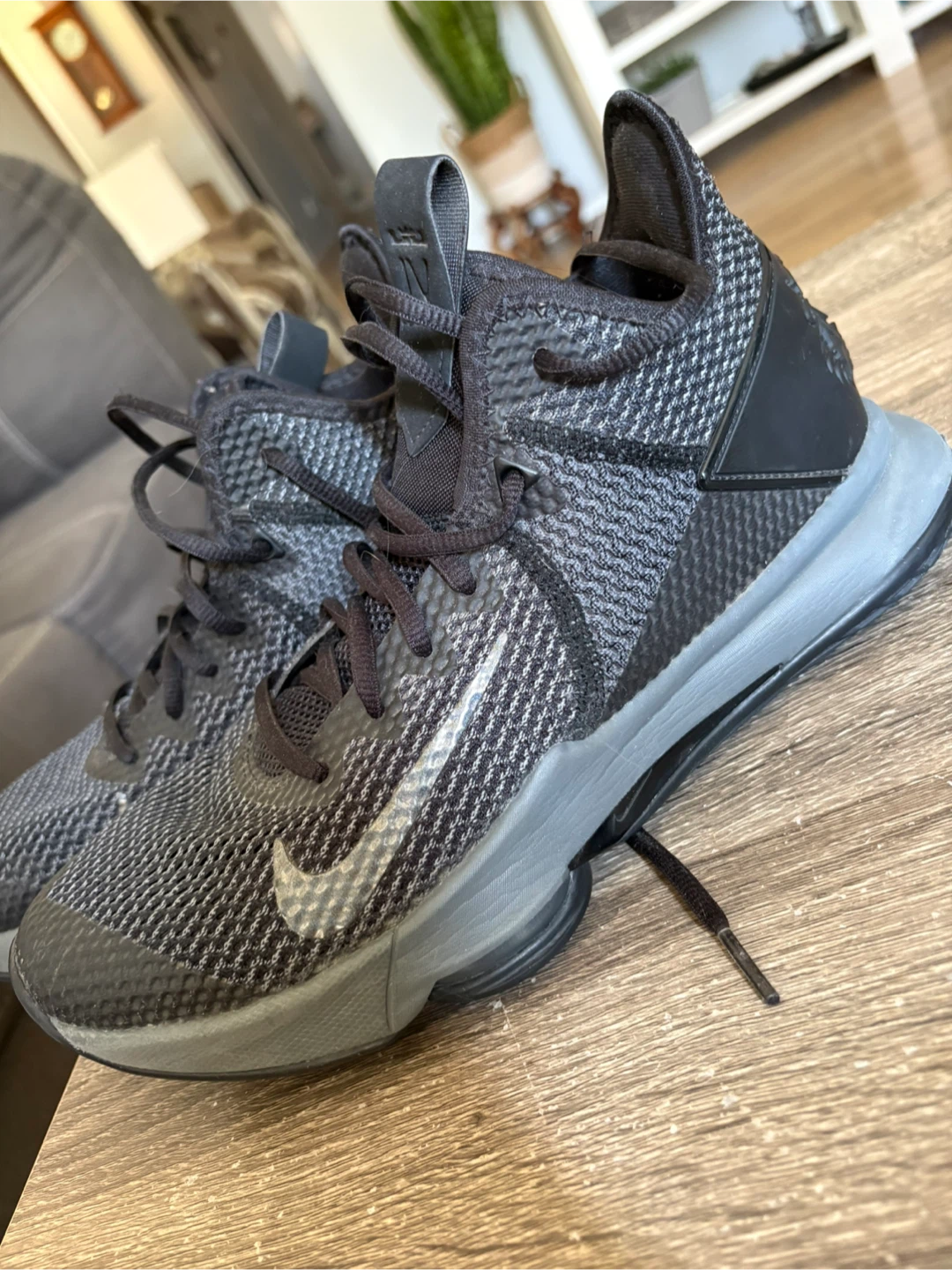 Nike LeBron Witness IV Basketball Shoes