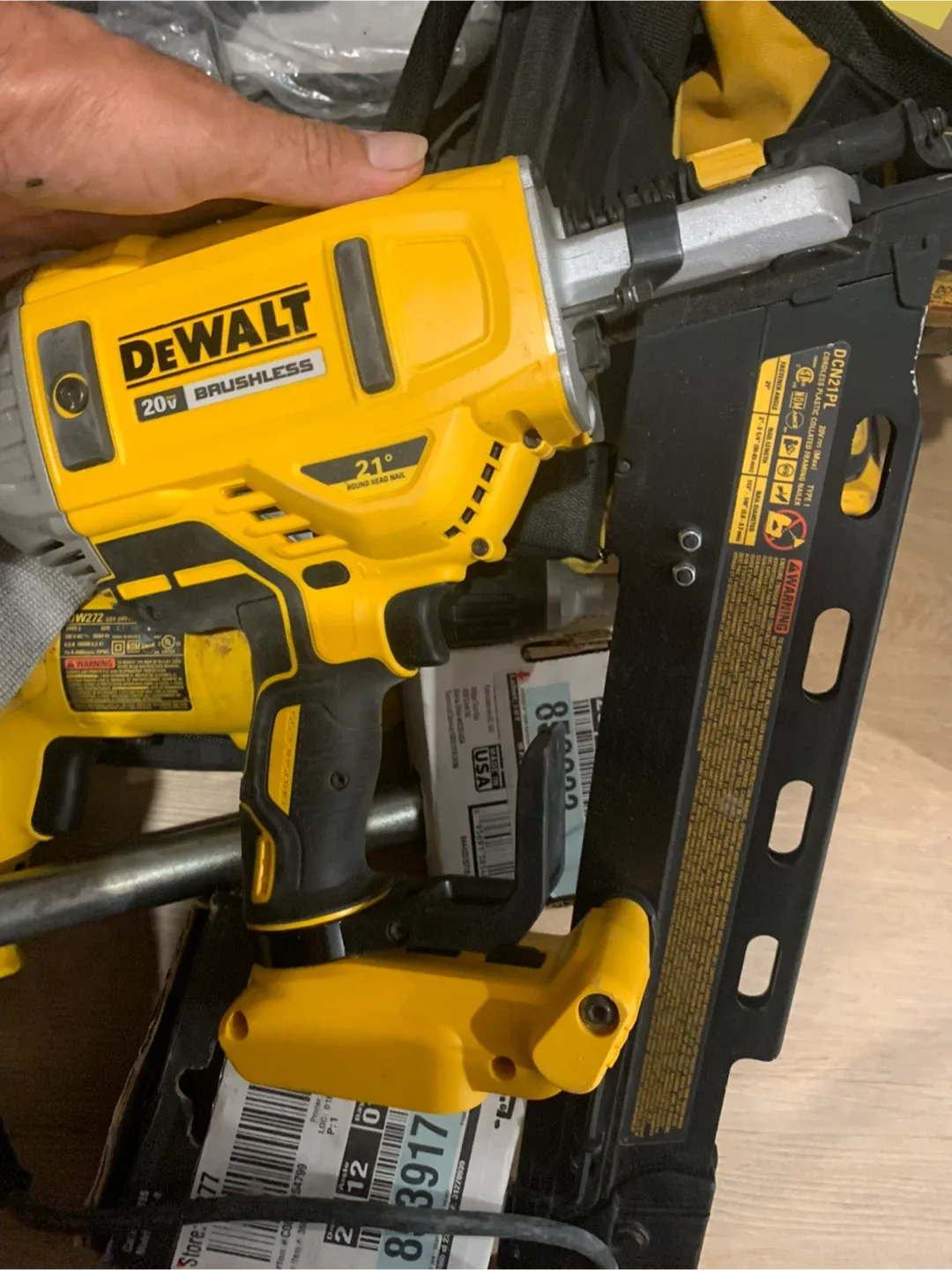 DeWalt 20V MAX Cordless Framing Nailer Kit image indicator(3)