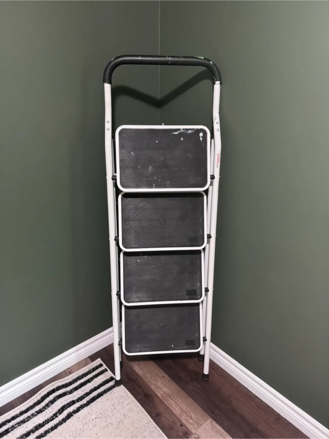 4-Step Ladder - White image indicator(4)