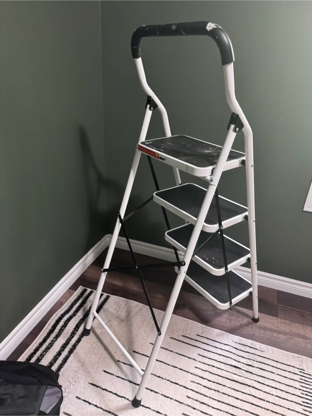 4-Step Ladder - White image indicator(5)