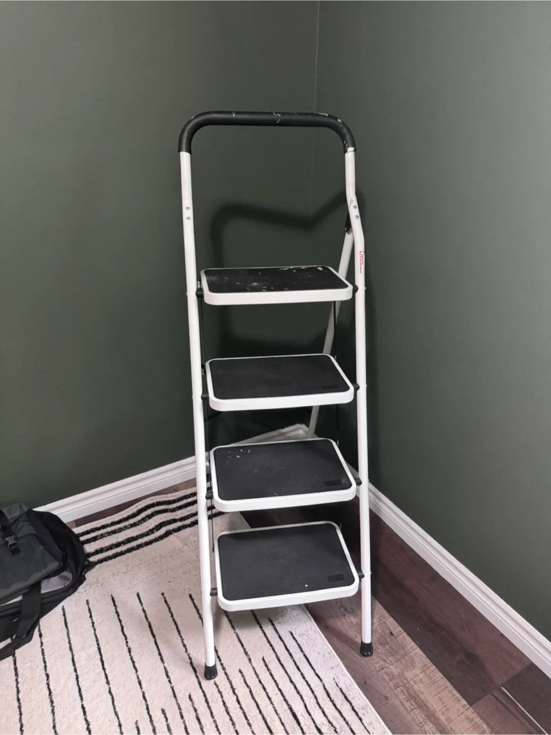 4-Step Ladder - White image indicator(2)