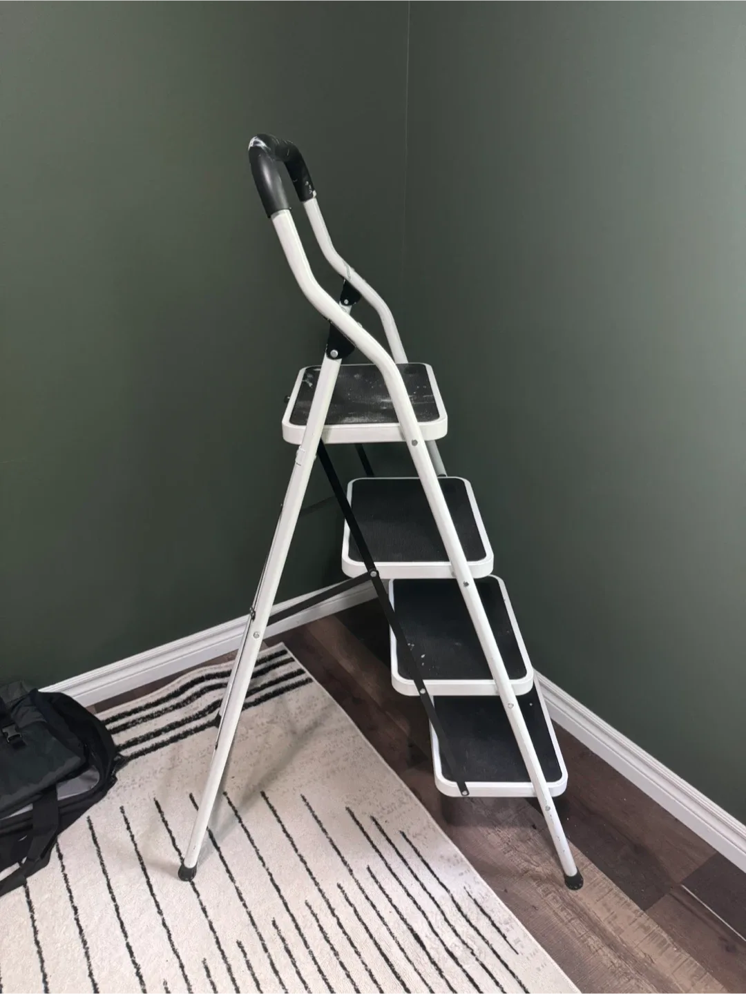 4-Step Ladder - White