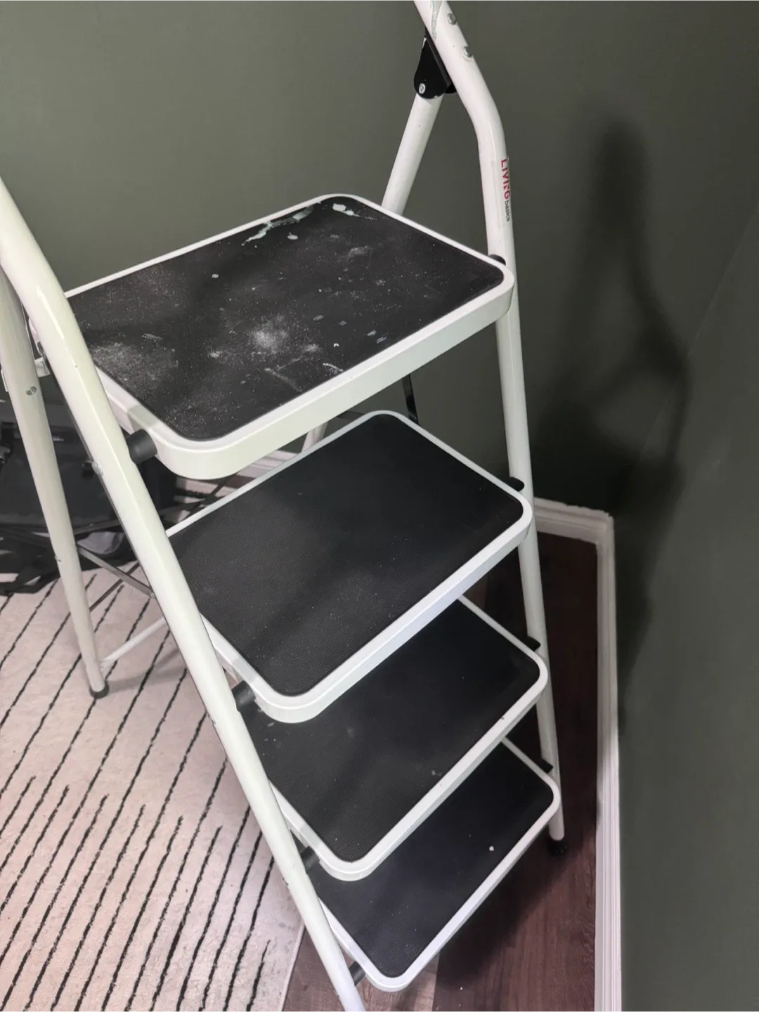 4-Step Ladder - White image indicator(6)