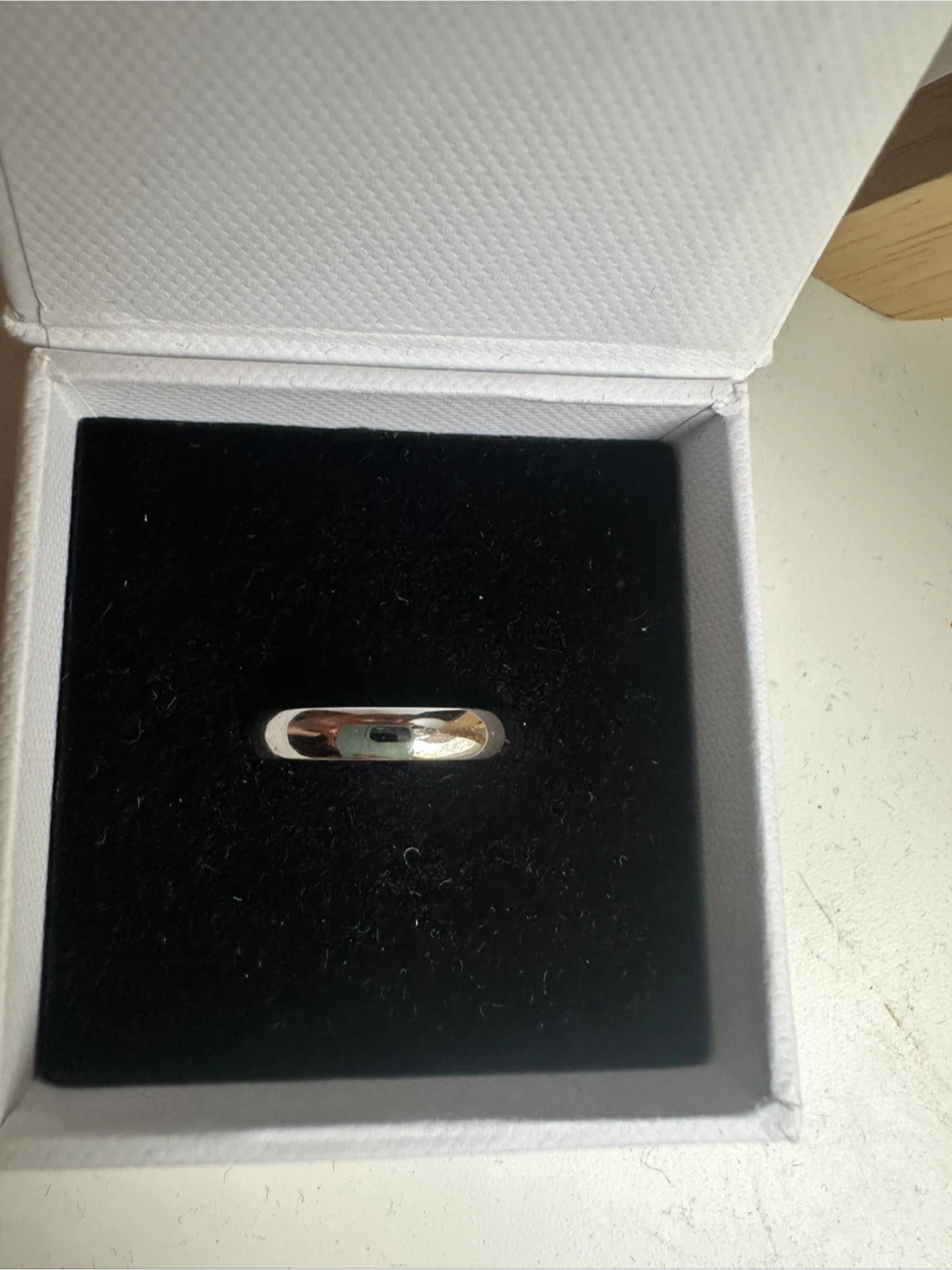Platinum 4mm curve band men’s ring