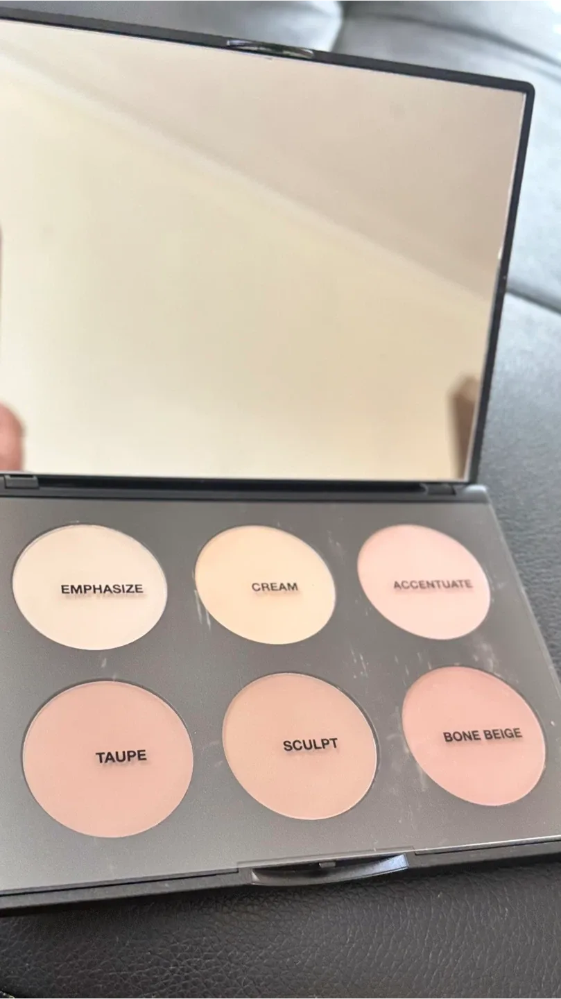 MAC Studio Fix Sculpt and Shape Contour Palette image indicator(2)