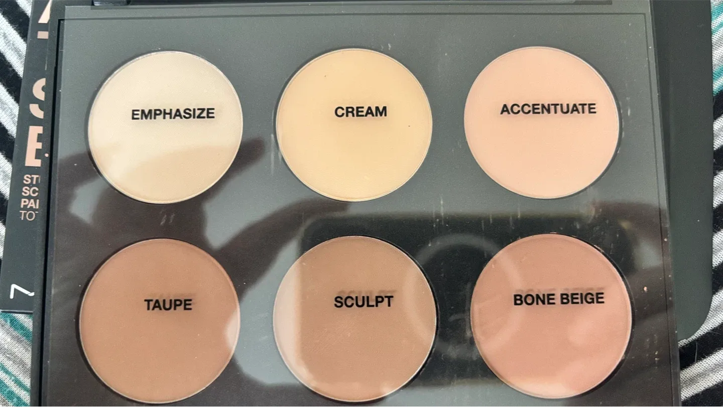 MAC Studio Fix Sculpt and Shape Contour Palette image indicator(3)