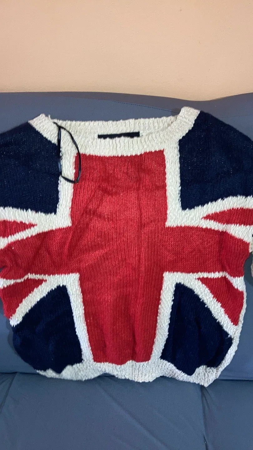 Forever 21 Union Jack Sweater - Size M image indicator(3)