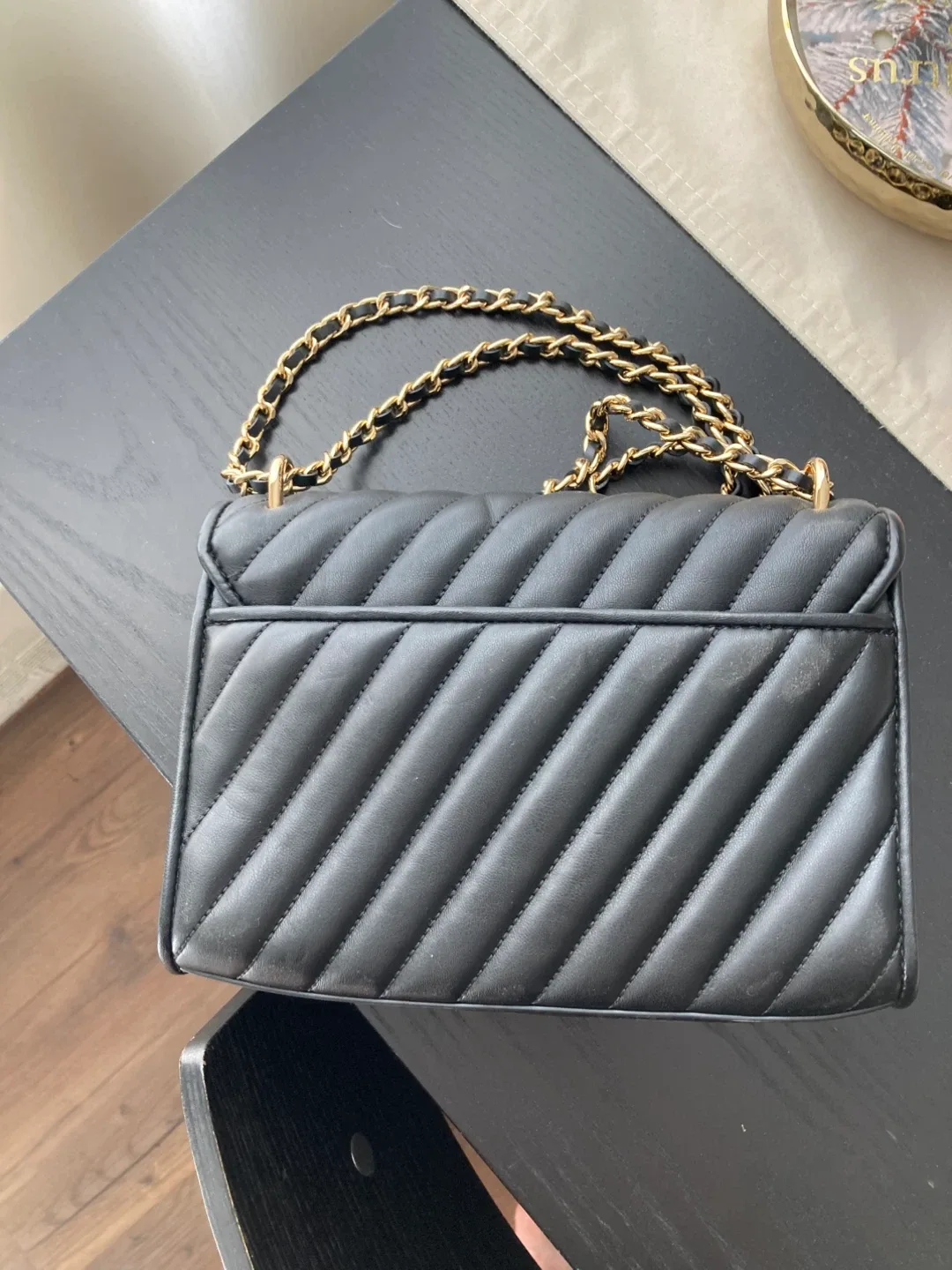 Michael Kors Leather Purse image indicator(2)