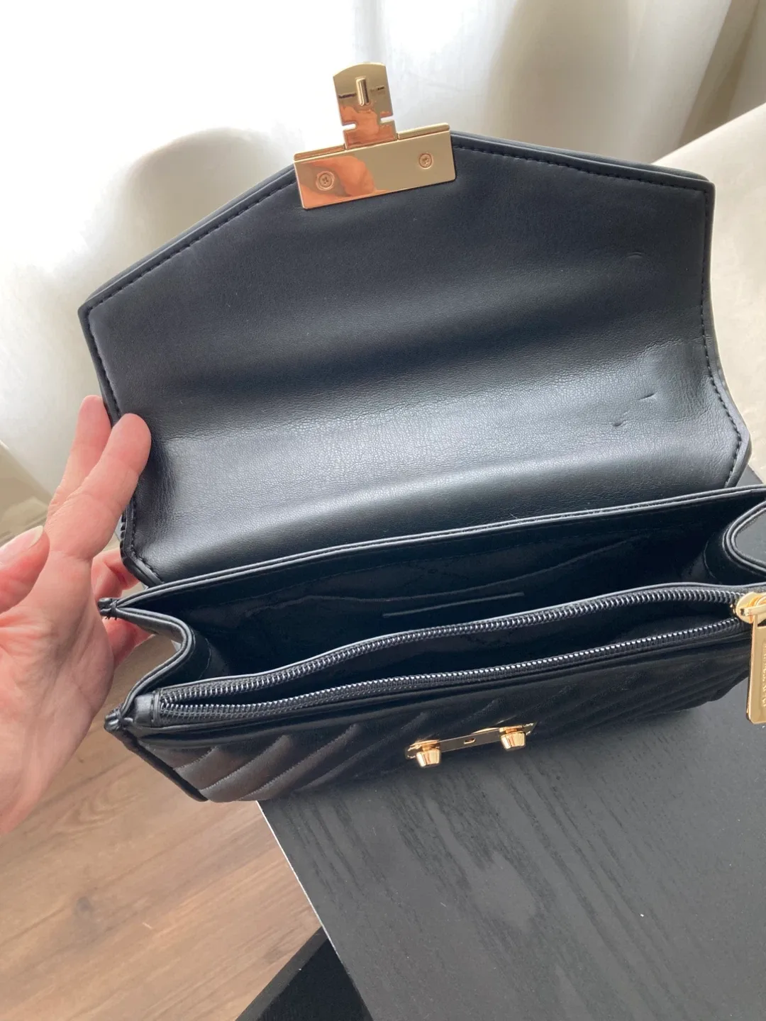 Michael Kors Leather Purse image indicator(3)