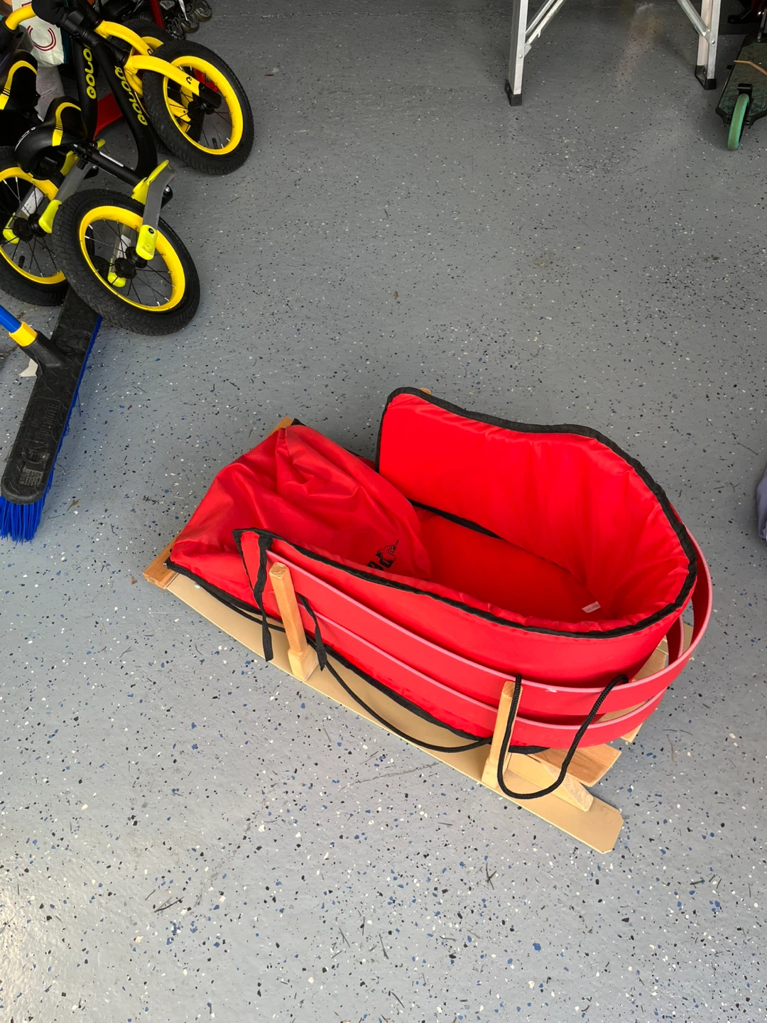 Pelican Baby Sleigh - Red