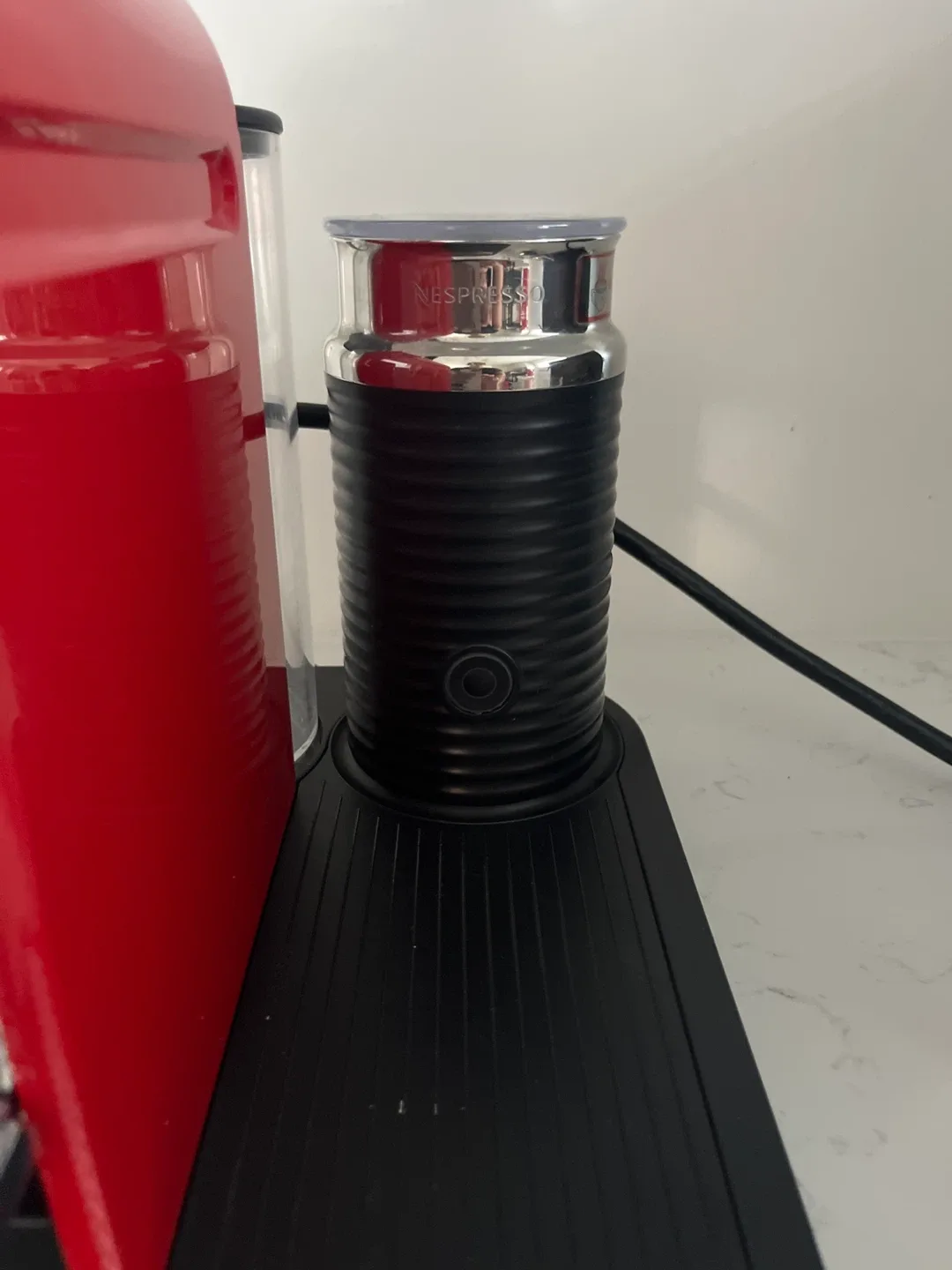 NespressoCityZ Red with Aeroccino Milk Frother image indicator(2)