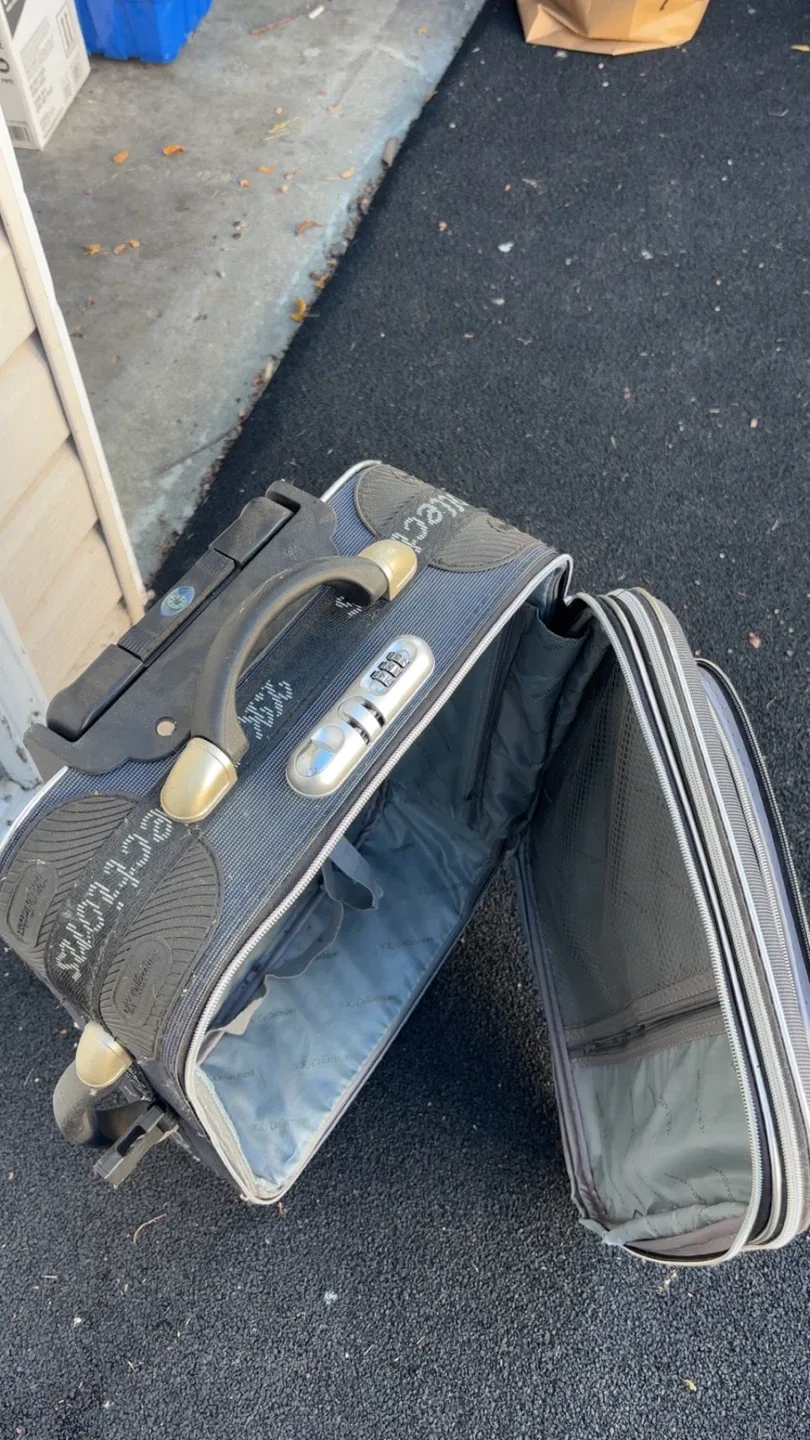 Collections Rolling Suitcase image indicator(3)