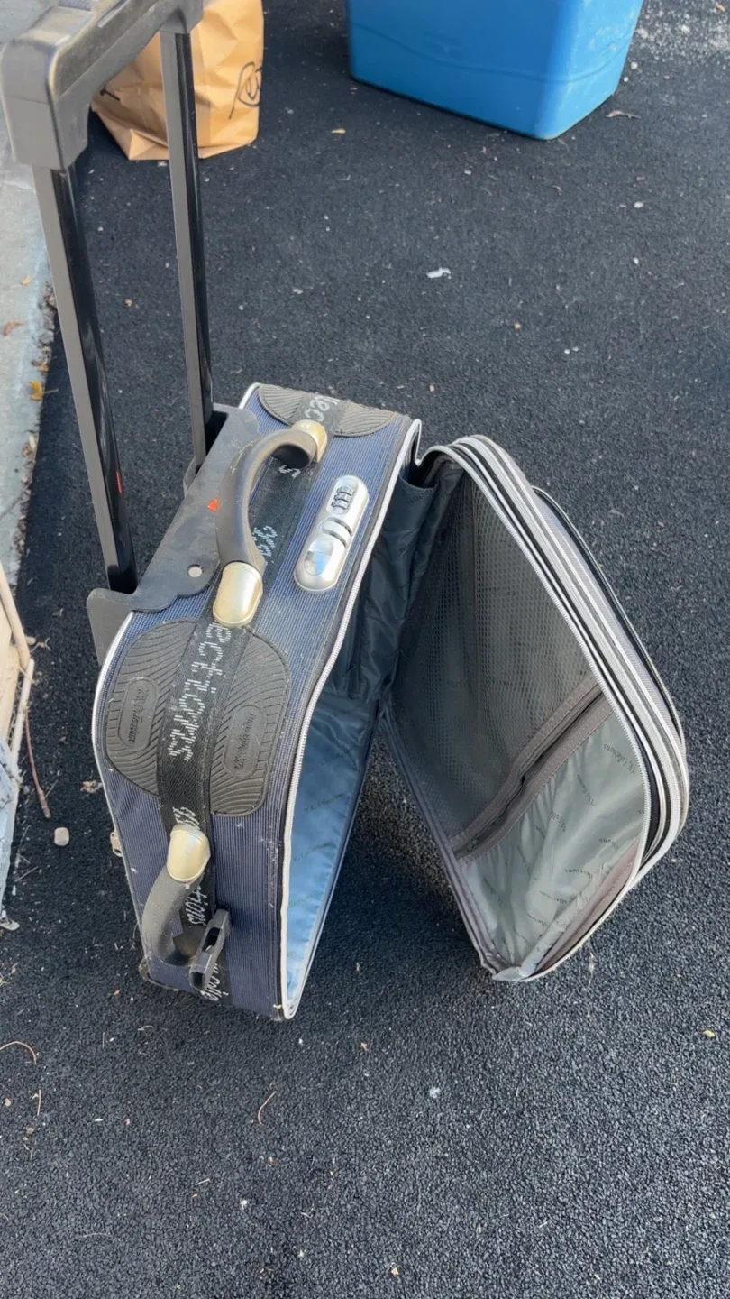 Collections Rolling Suitcase image indicator(4)