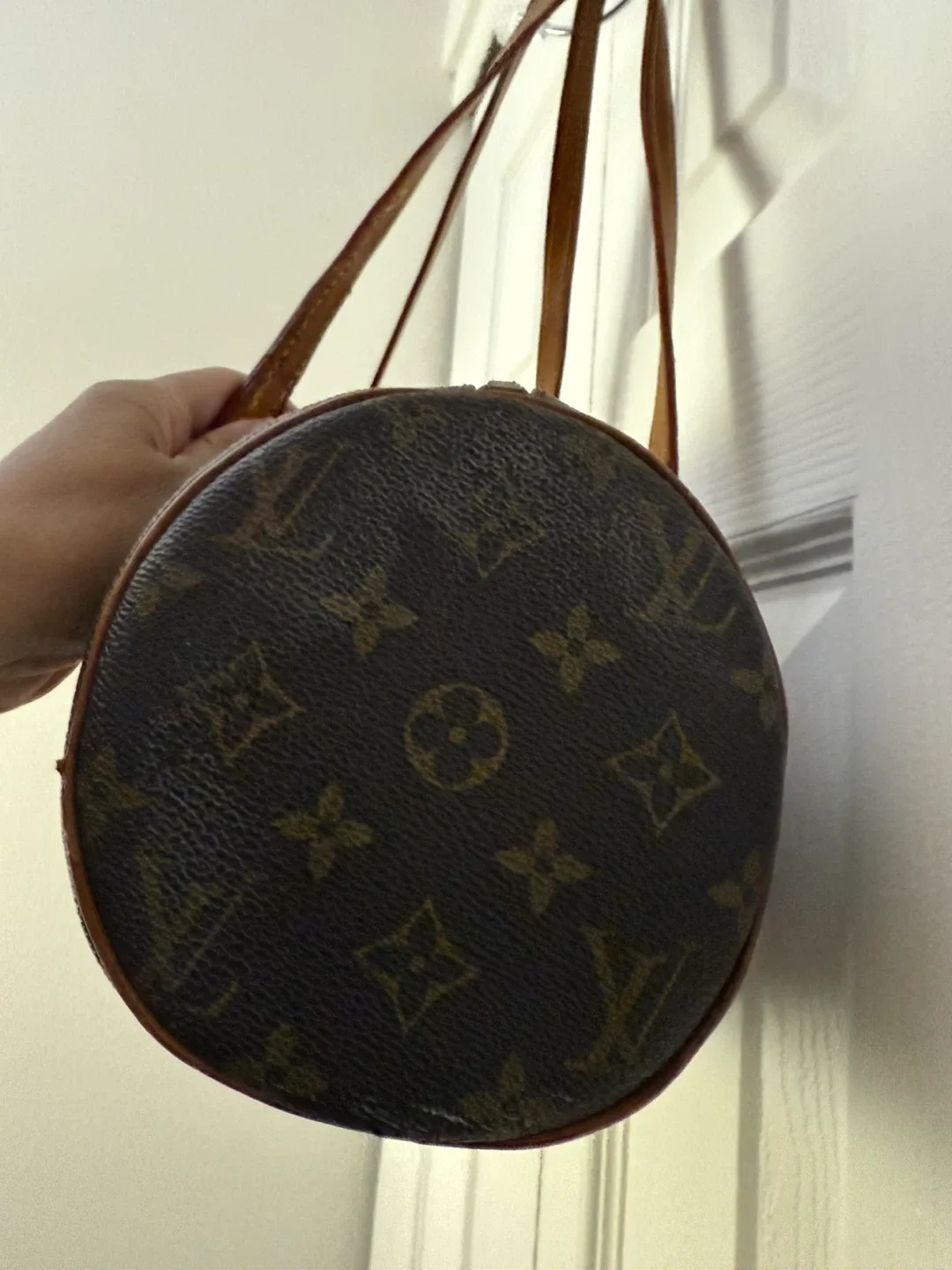 Louis Vuitton Papillon 30 Monogram Bag image indicator(2)