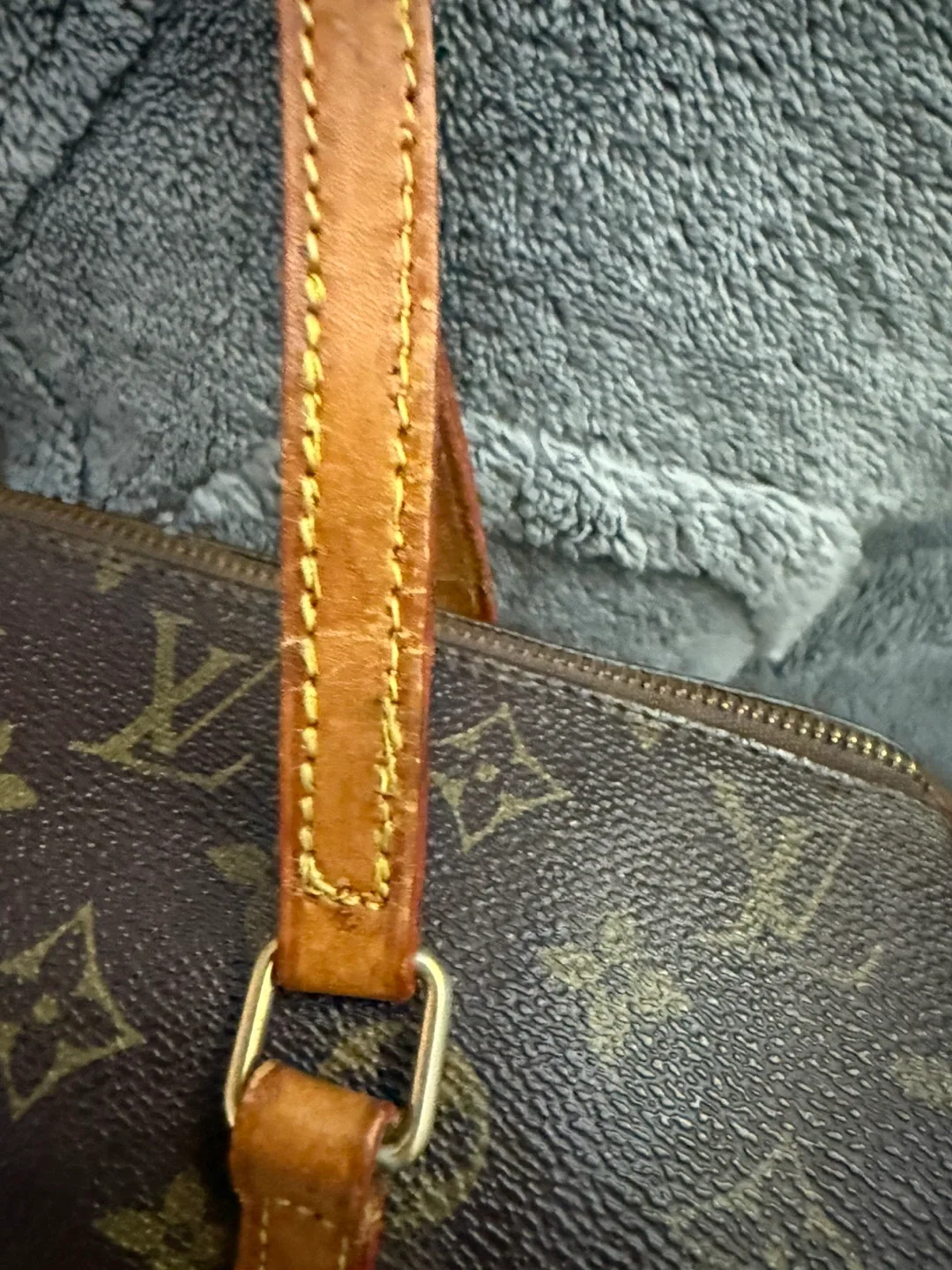 Louis Vuitton Papillon 30 Monogram Bag image indicator(4)