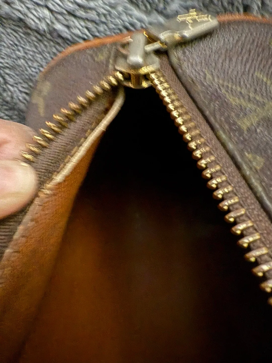 Louis Vuitton Papillon 30 Monogram Bag image indicator(9)