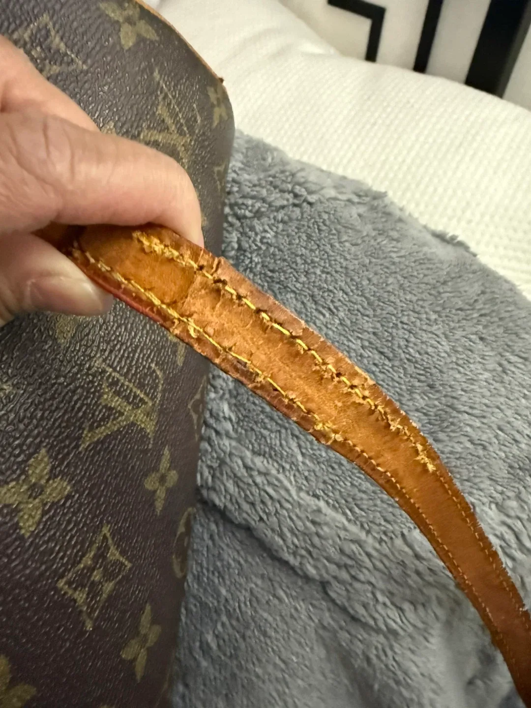 Louis Vuitton Papillon 30 Monogram Bag image indicator(10)