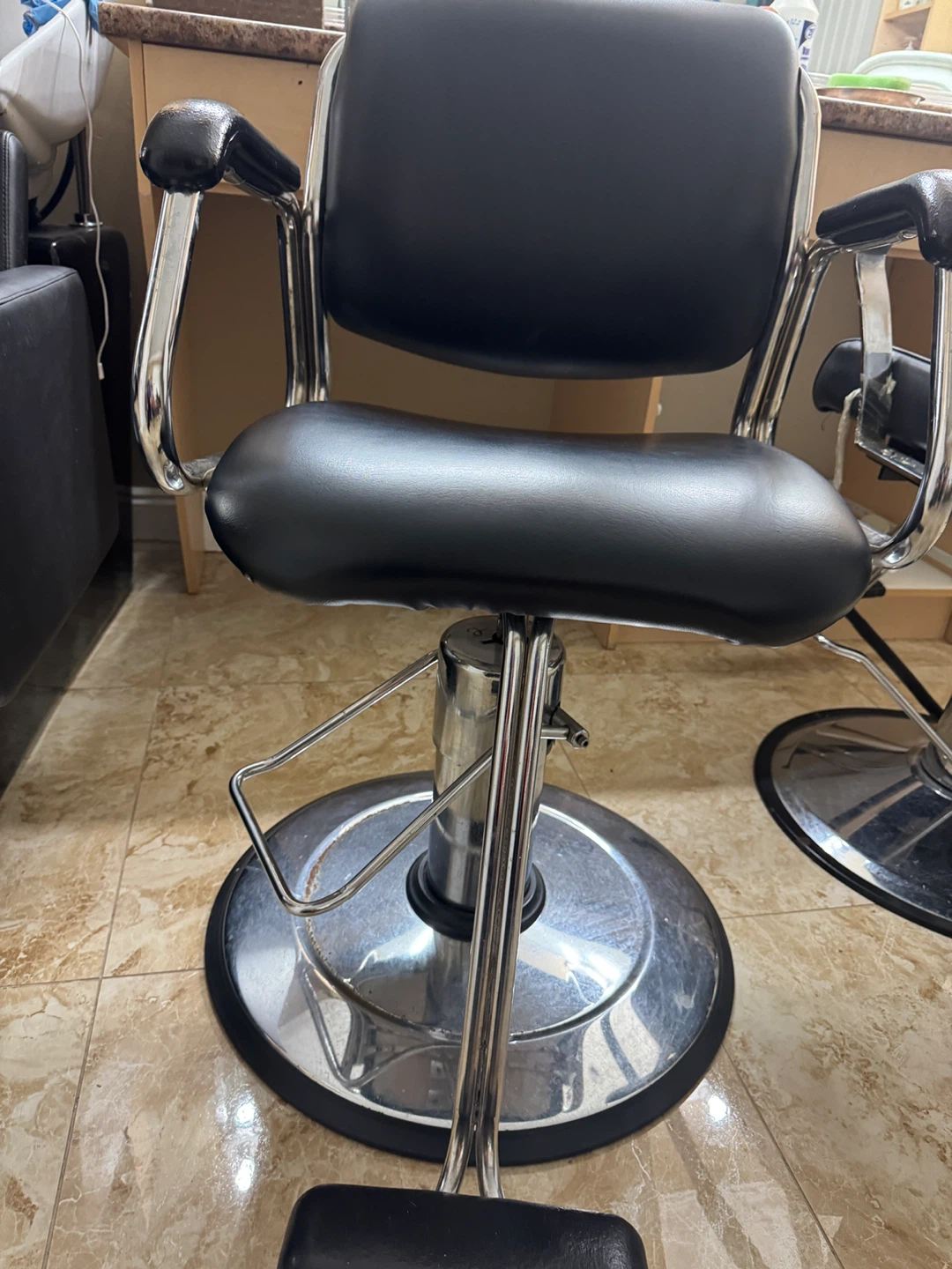 Salon/Barber Chair - Black
