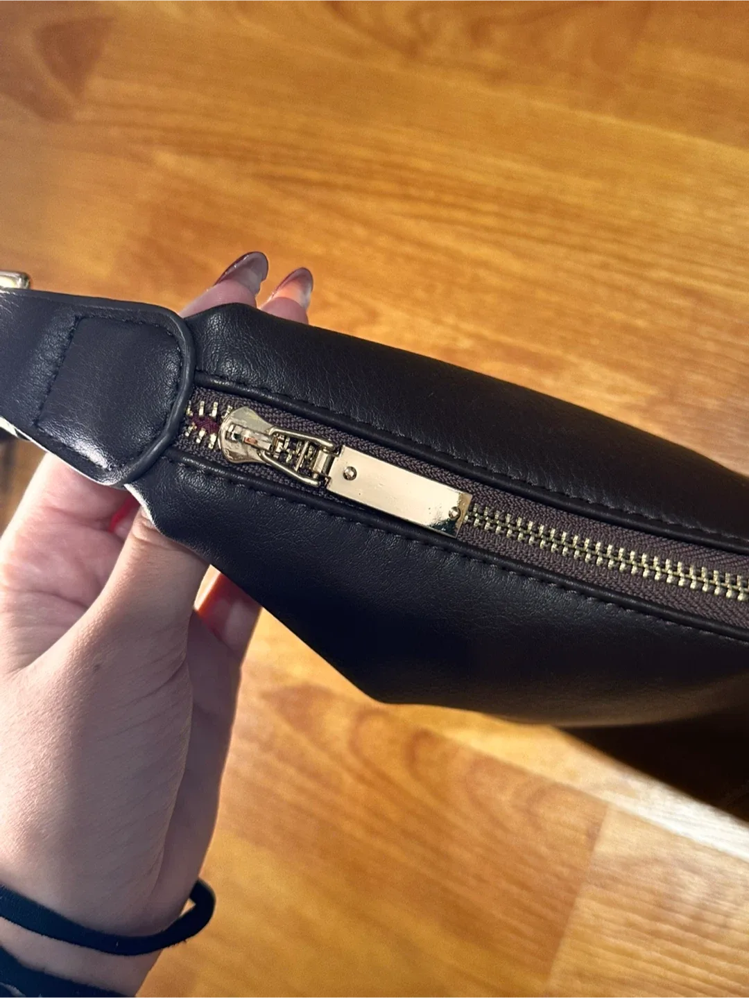 Brown Shoulder Bag with Chain Strap image indicator(4)