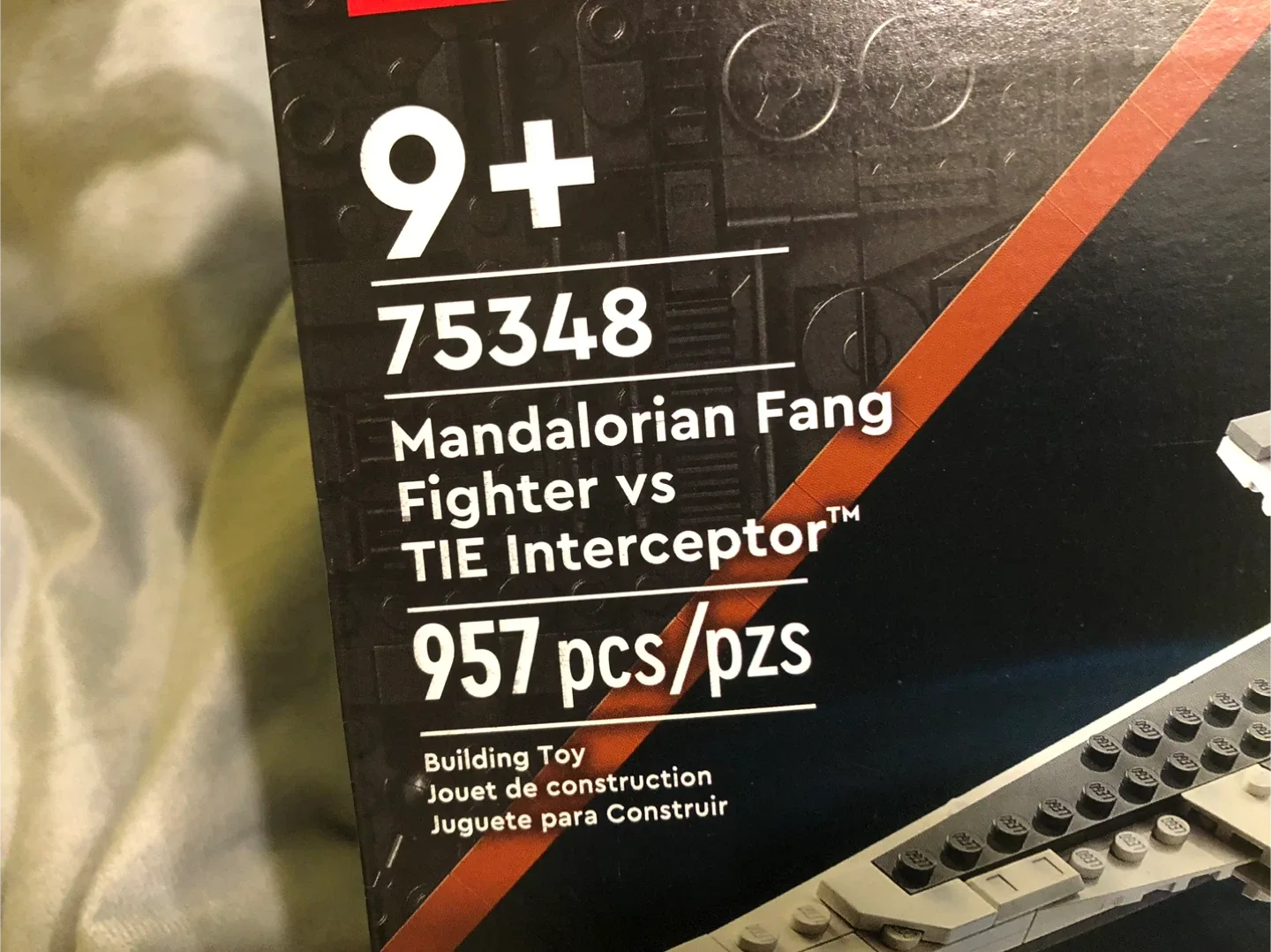 New LEGO Star Wars 75348 Mandalorian Fang Fighter vs TIE image indicator(3)